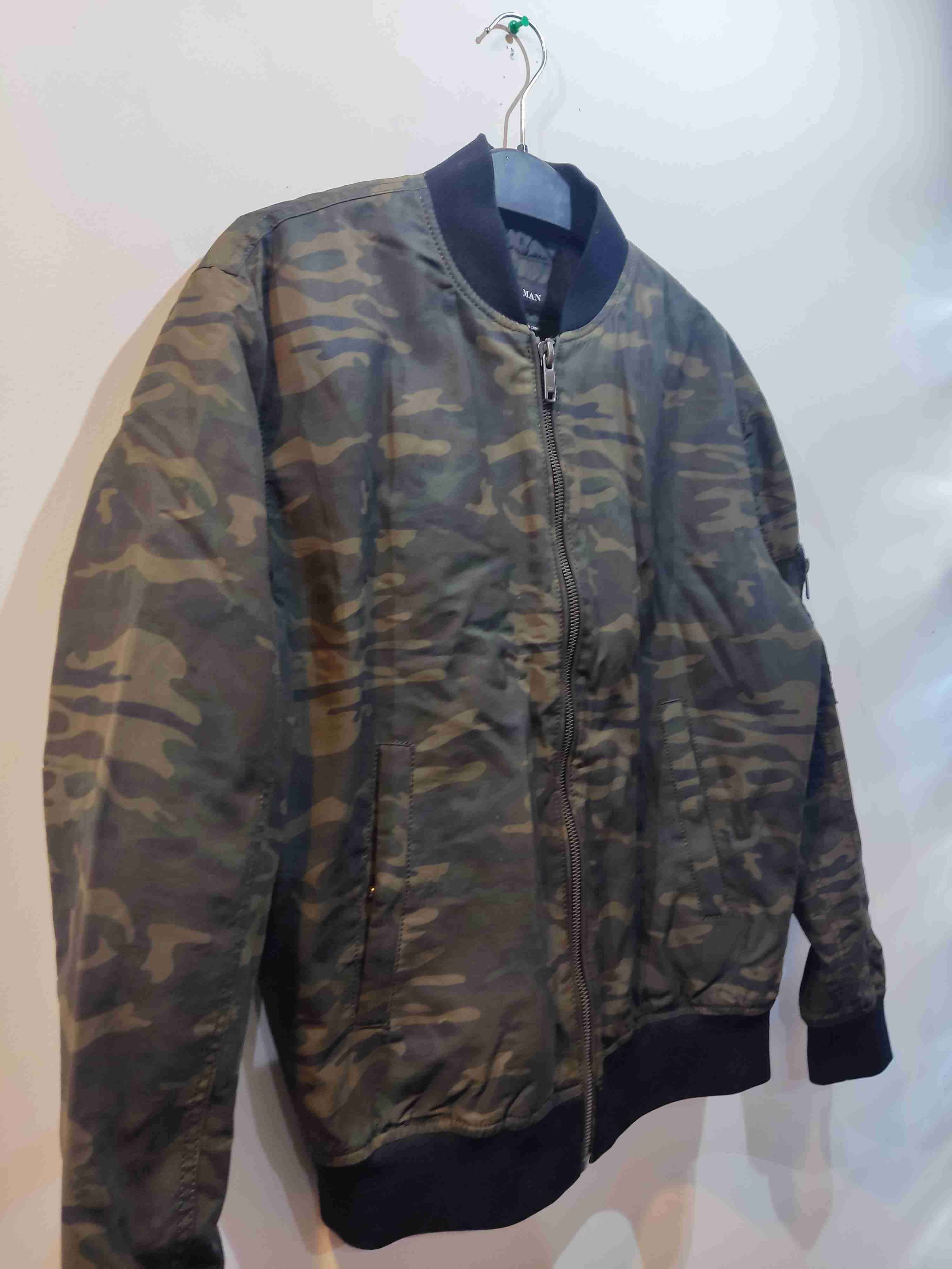 Chaqueta bomber camuflaje Zara Man - miniatura 2