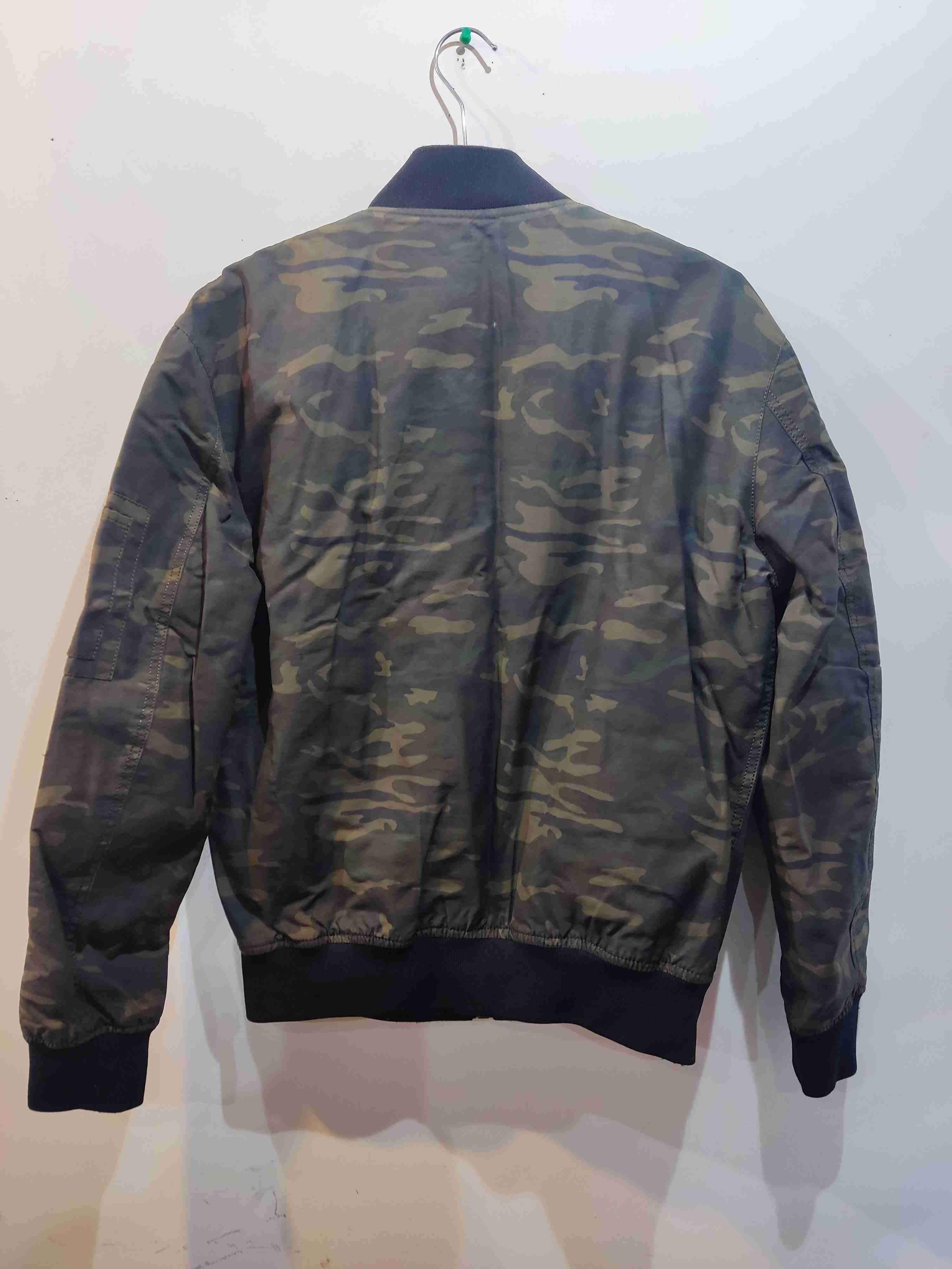 Chaqueta bomber camuflaje Zara Man - miniatura 3