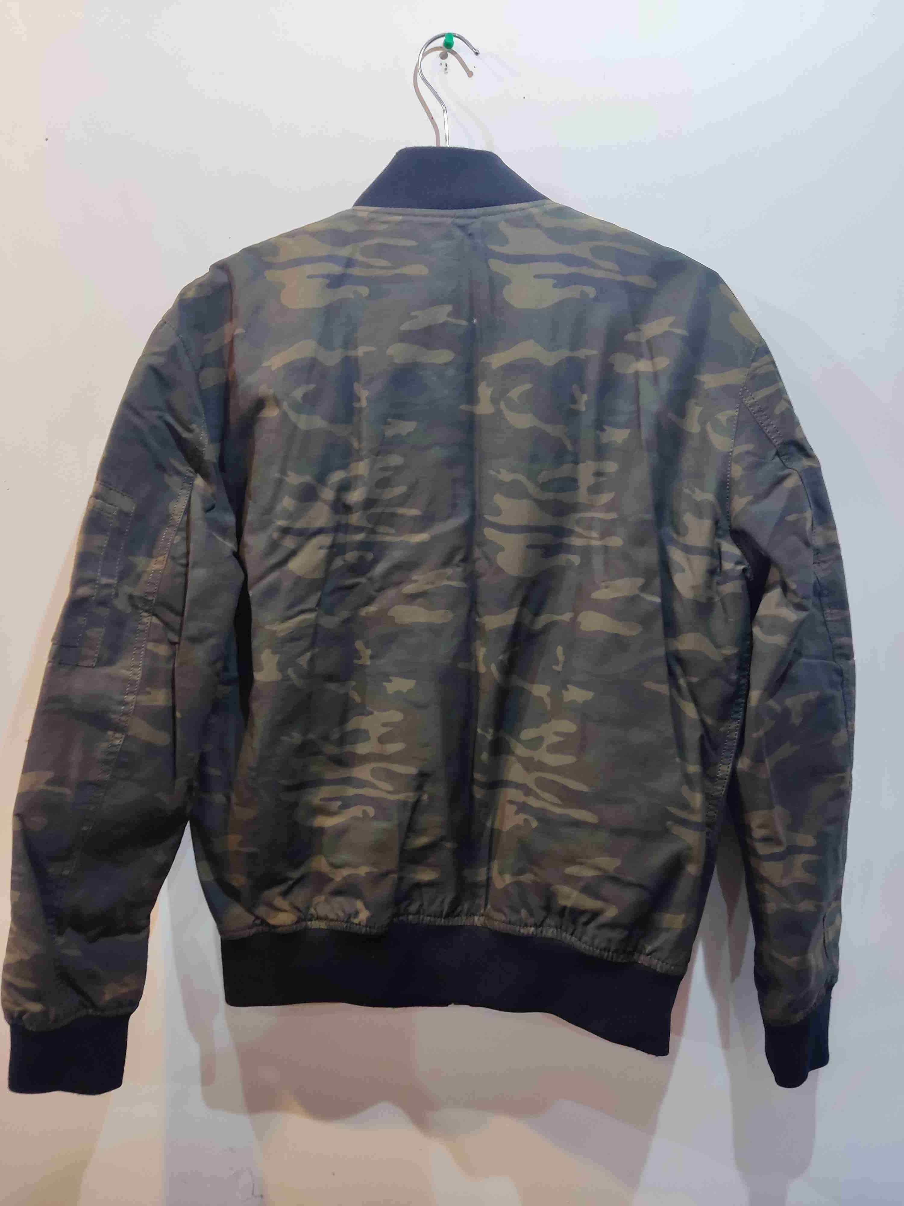 Chaqueta bomber camuflaje Zara Man - miniatura 4
