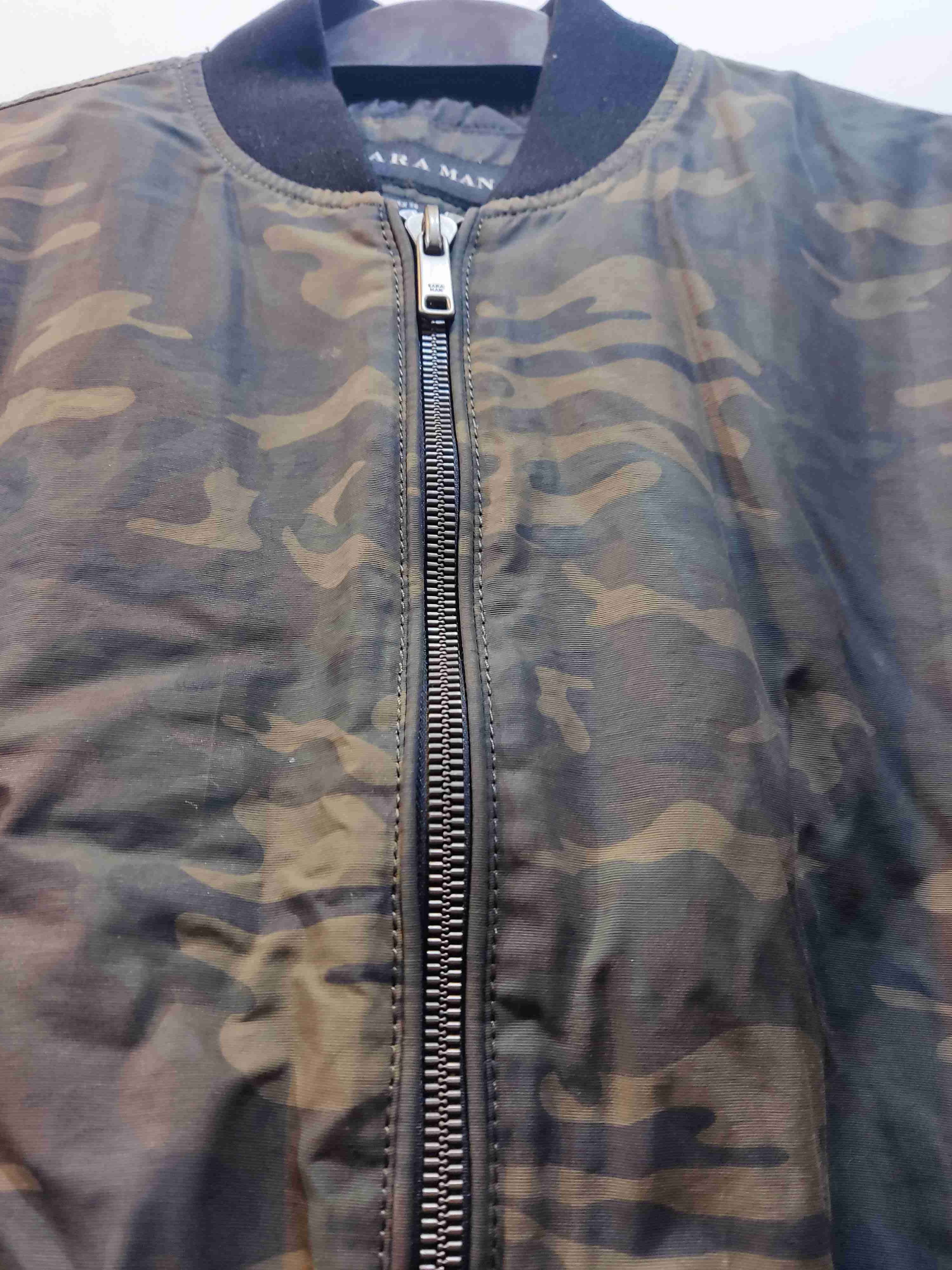Chaqueta bomber camuflaje Zara Man - miniatura 6