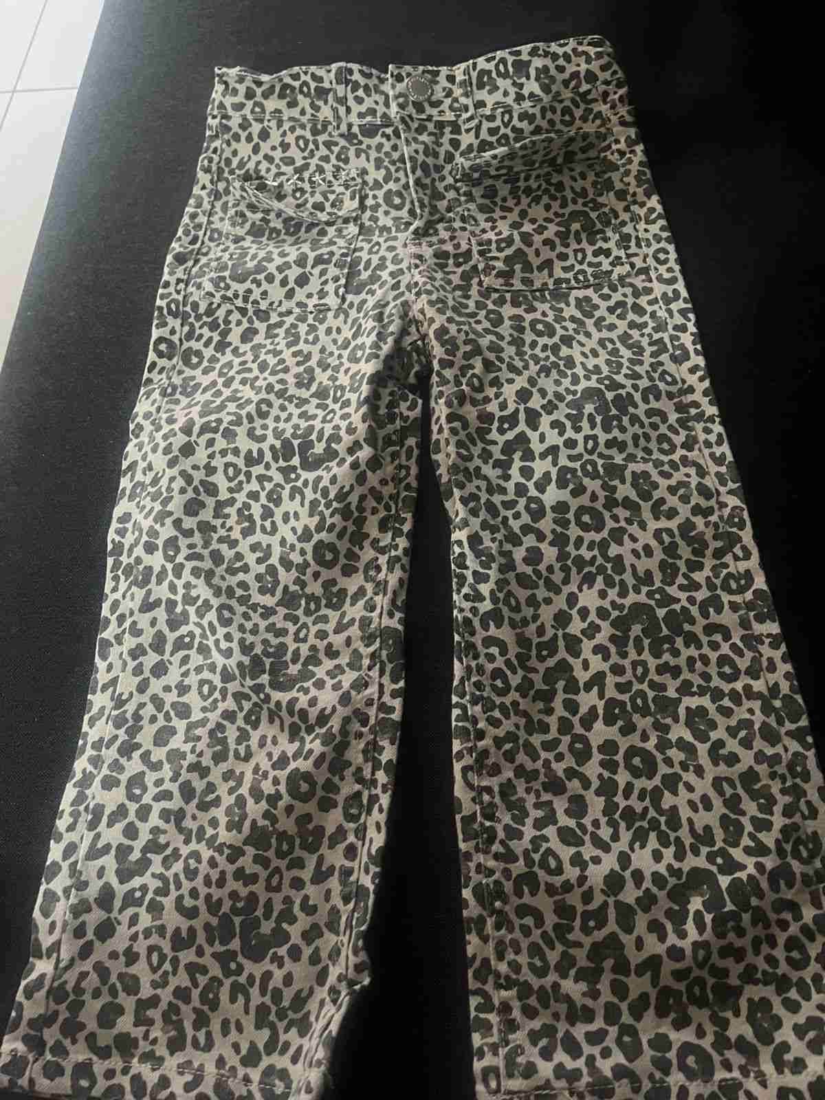 Pantalones con estampado animal print talla 4