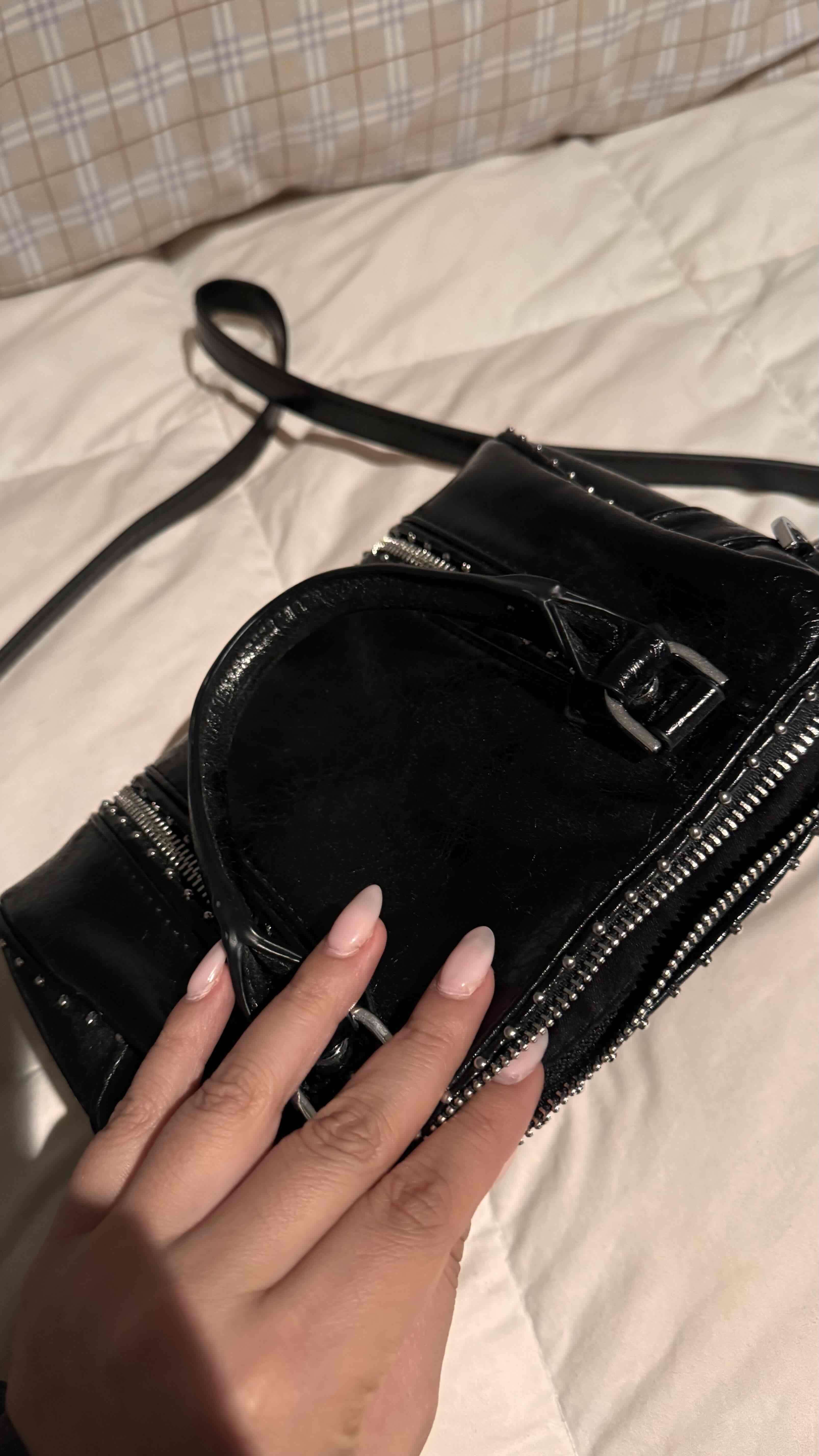 Bolso negro con tachas - miniatura 6