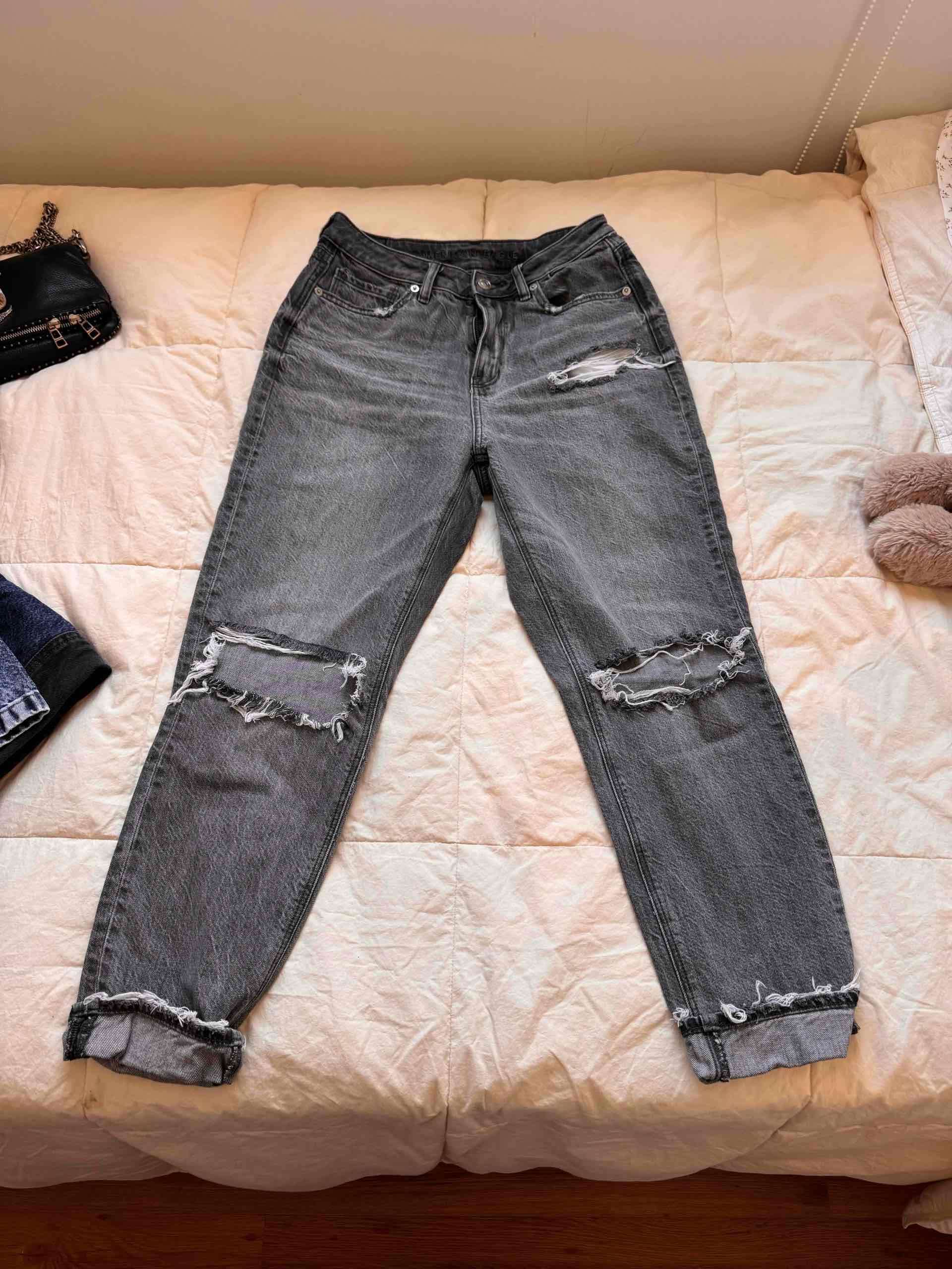 Jeans gris rasgados