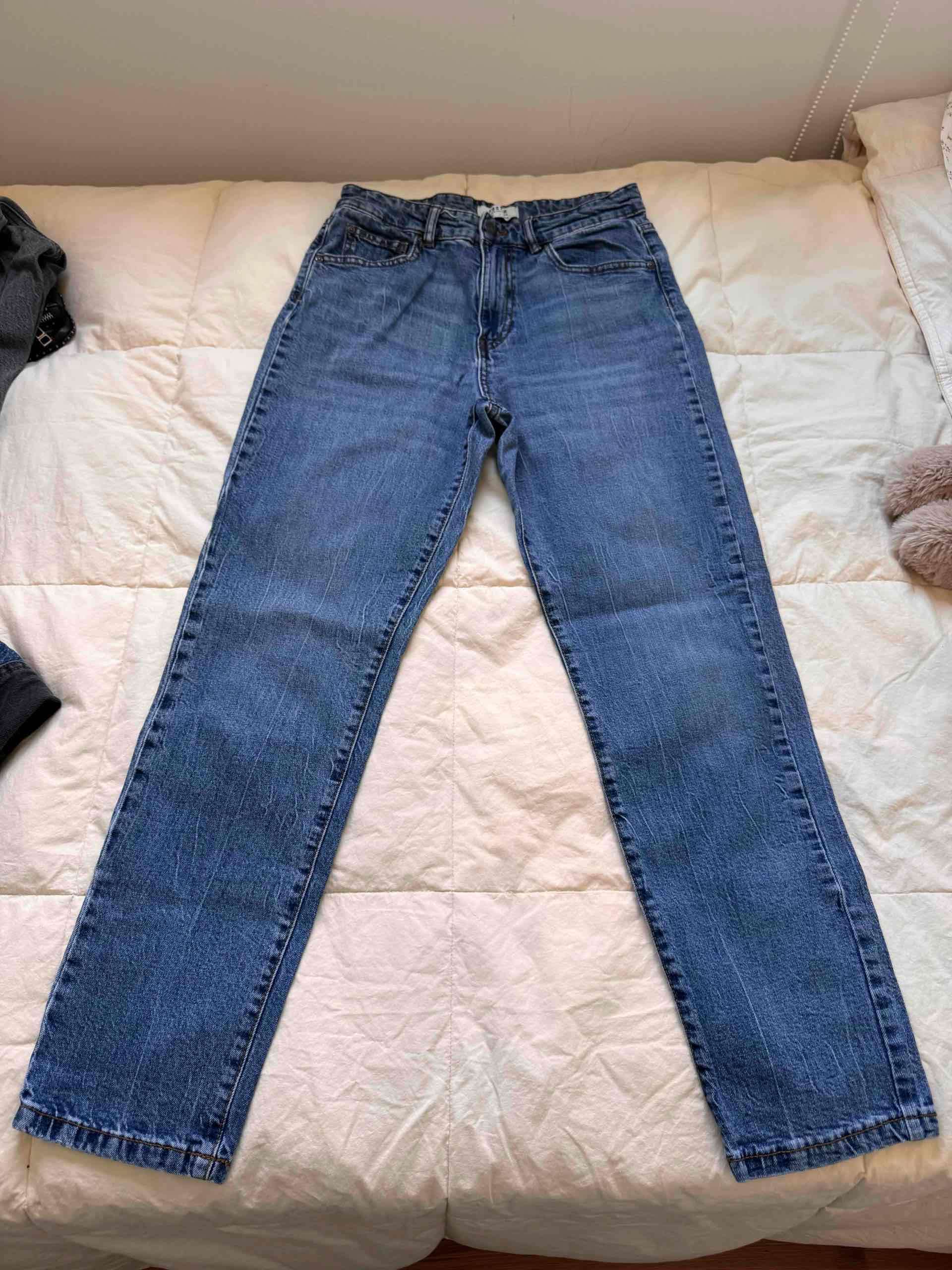 Jeans clásicos azul oscuro