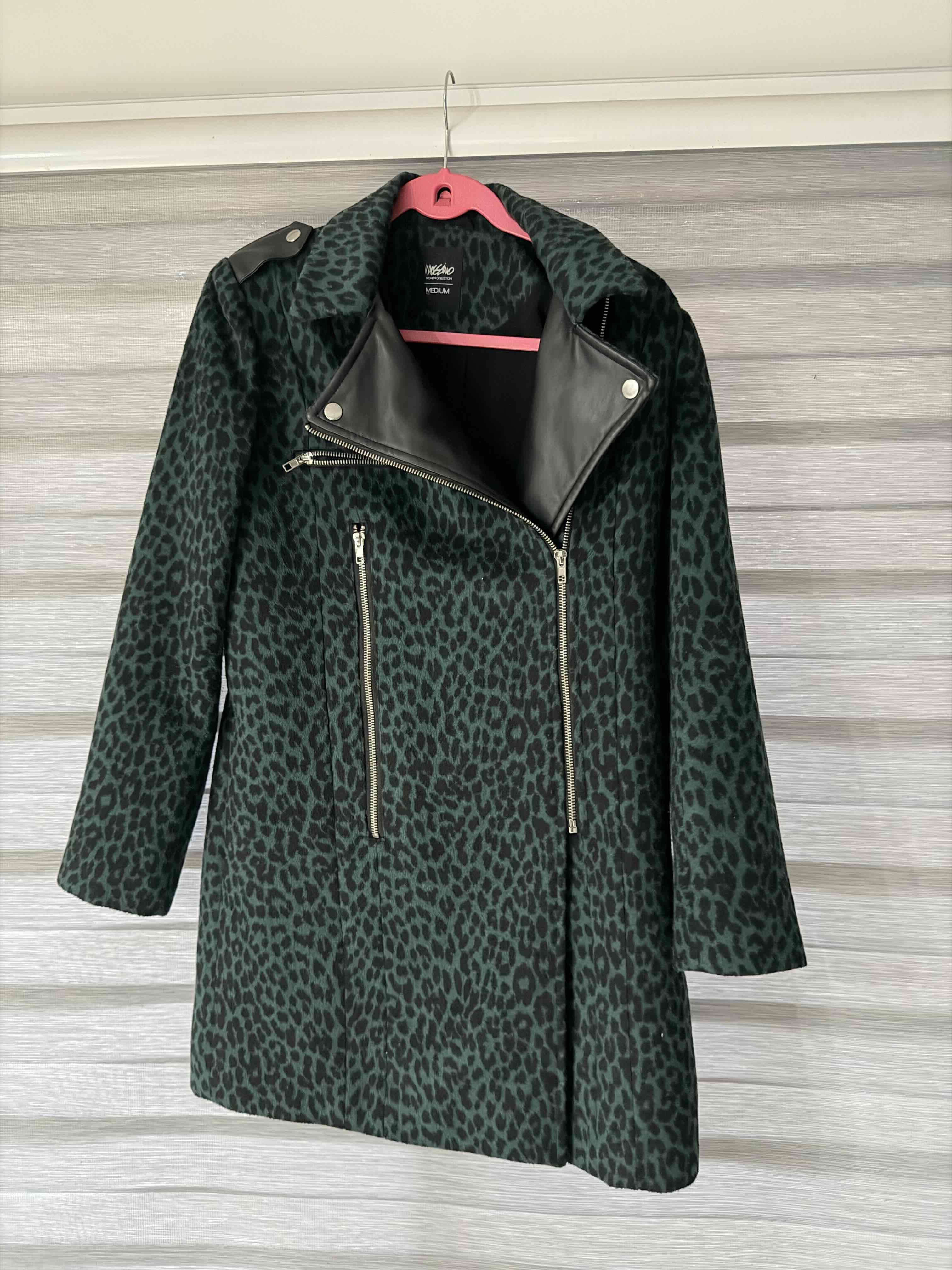 Abrigo estampado animal print