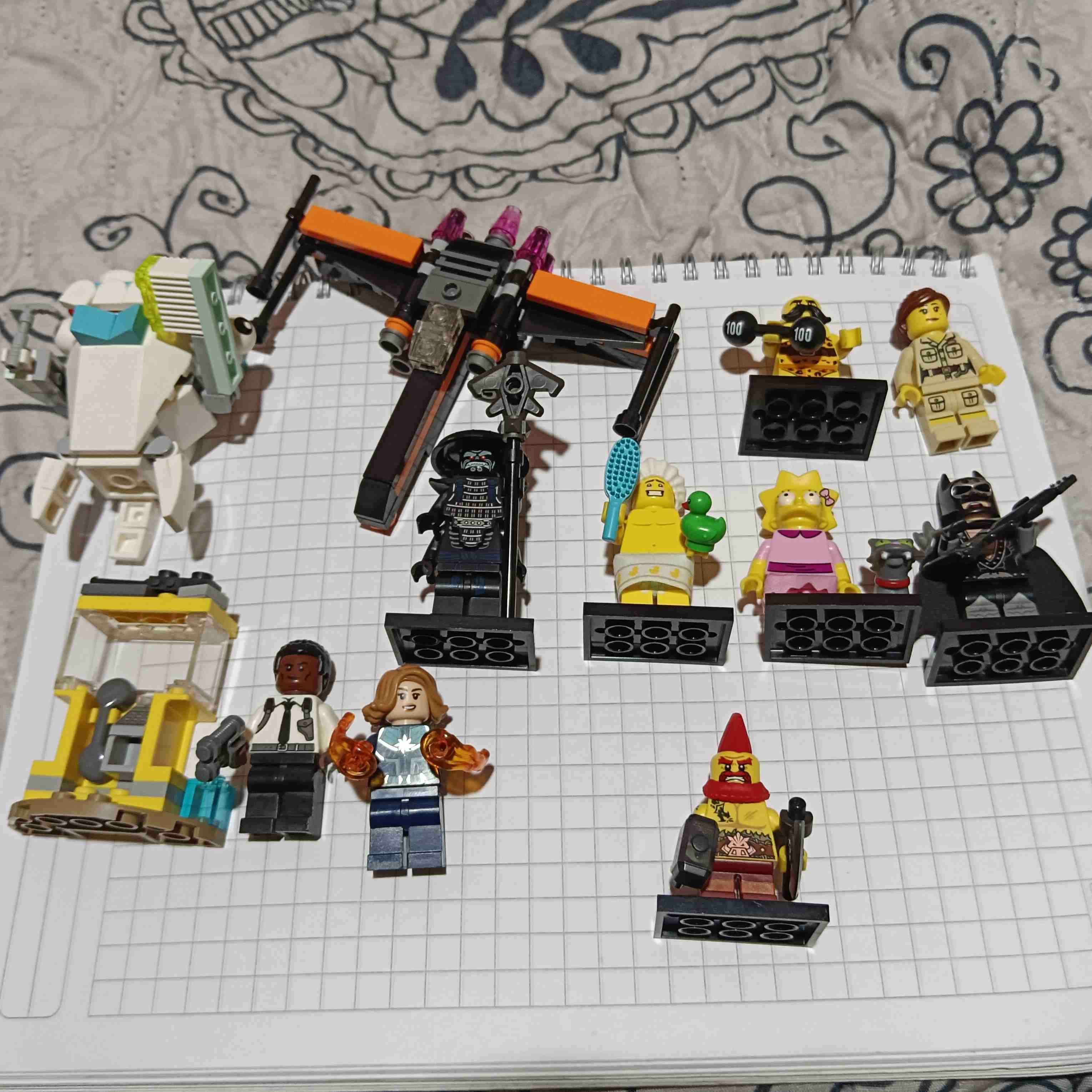 Set de figuras Lego variadas - miniatura 4