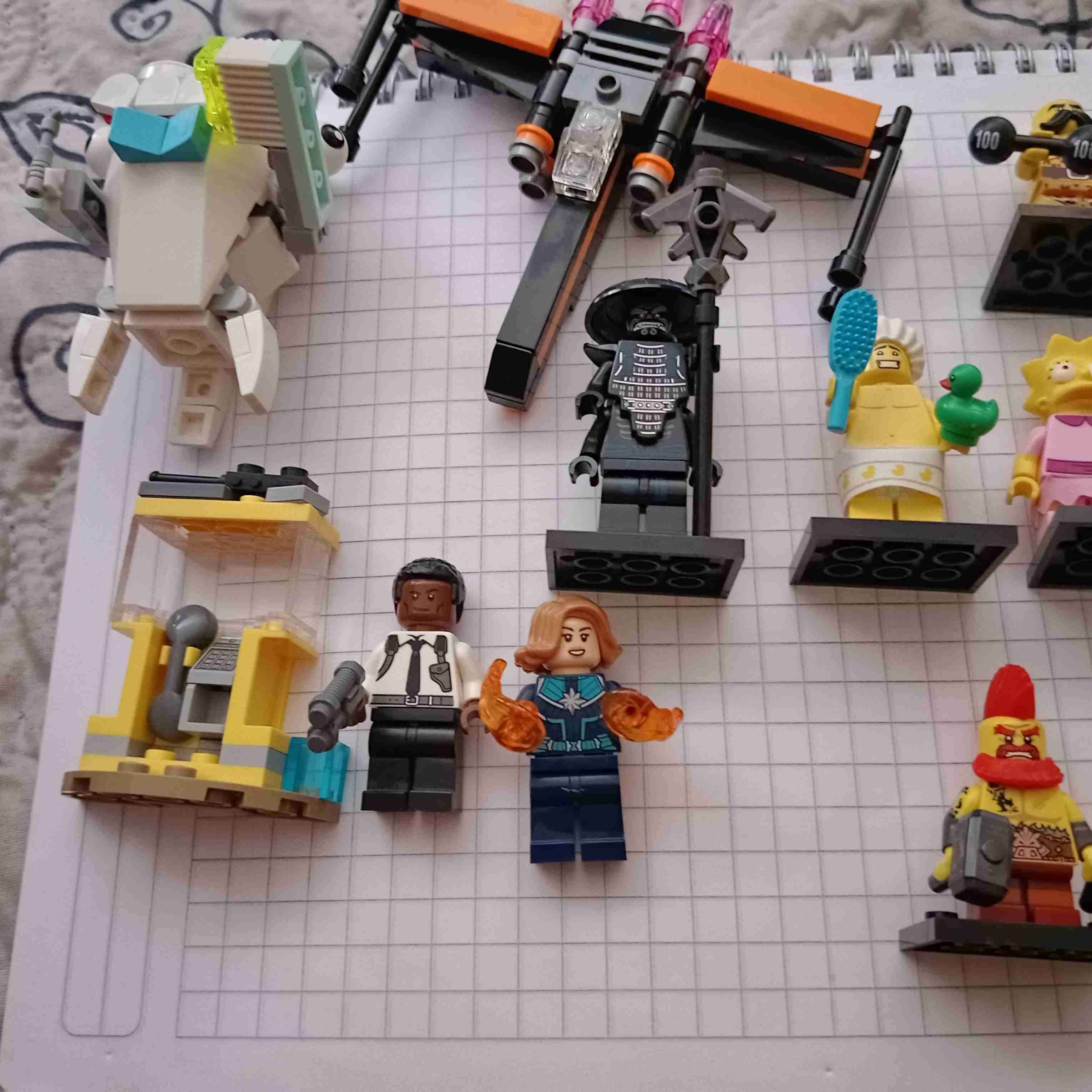 Set de figuras Lego variadas - miniatura 6