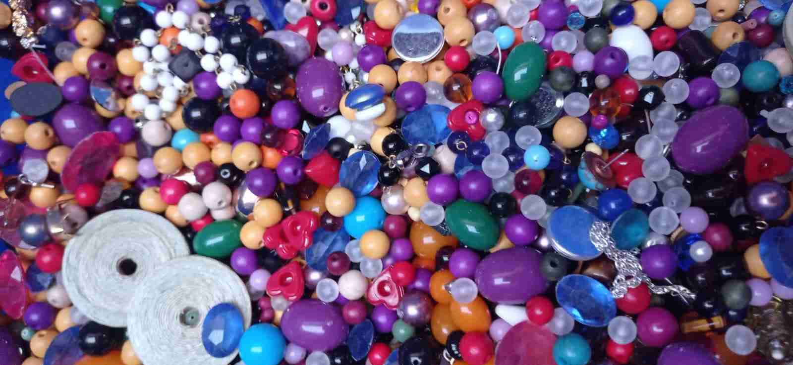 Lote de cuentas de colores - miniatura 2