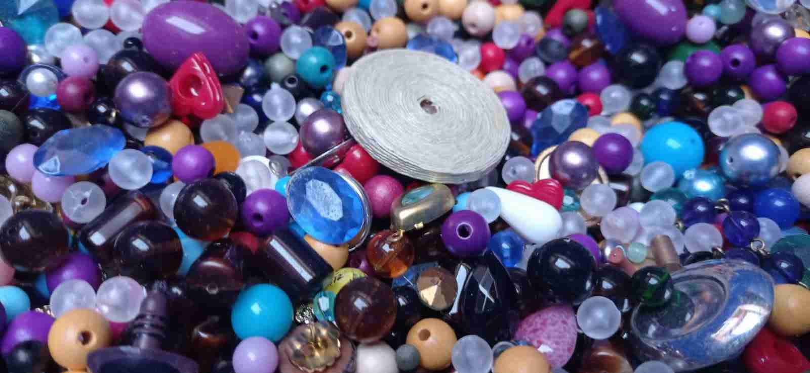 Lote de cuentas de colores - miniatura 3