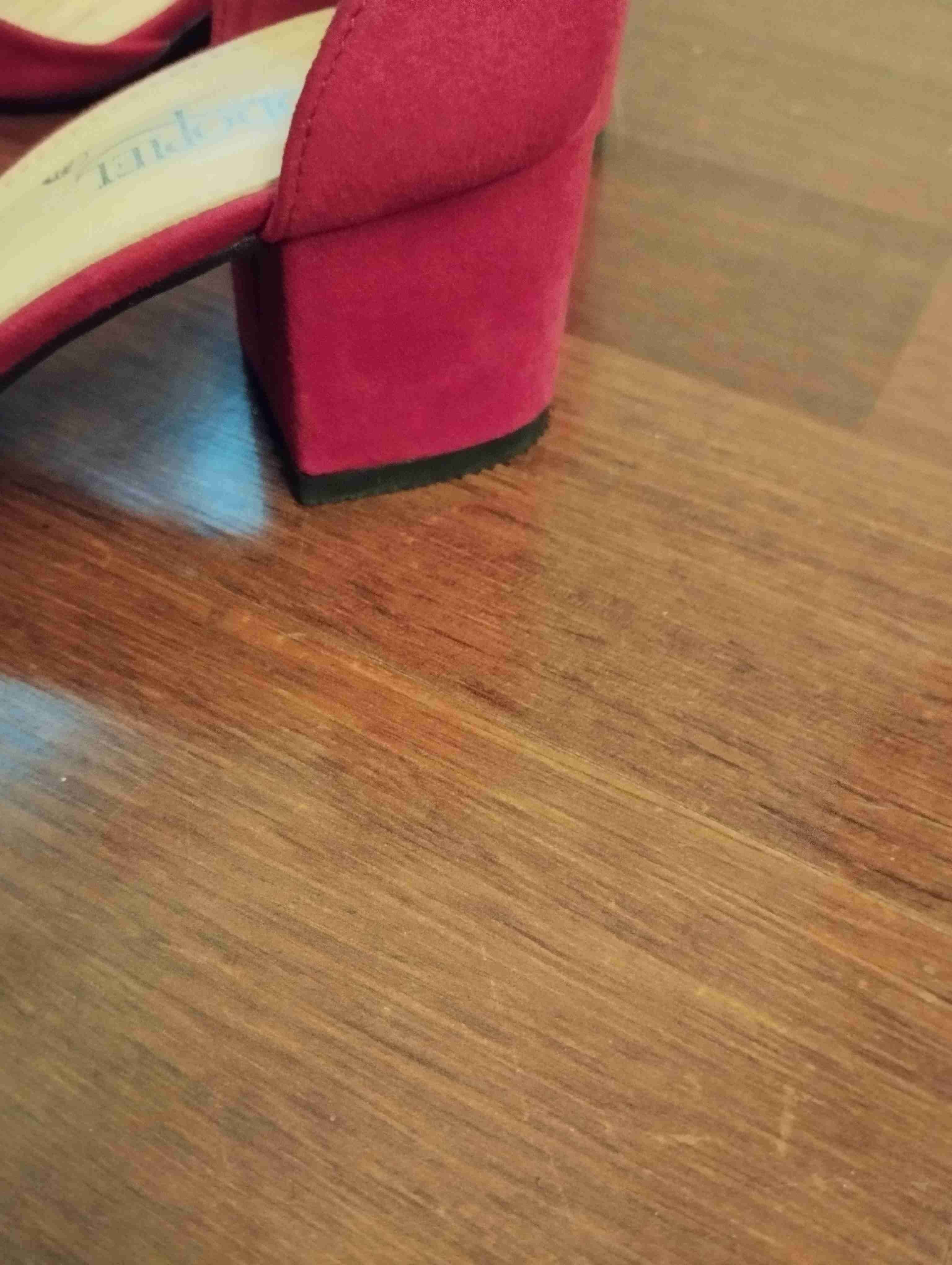 Zapatos de tacón rojo elegantes - miniatura 4