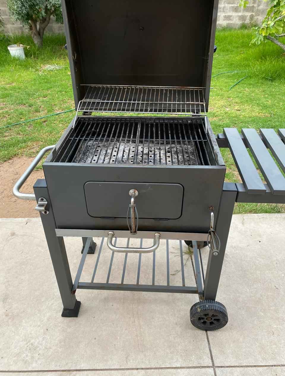 Parrilla de carbón con ruedas - miniatura 3