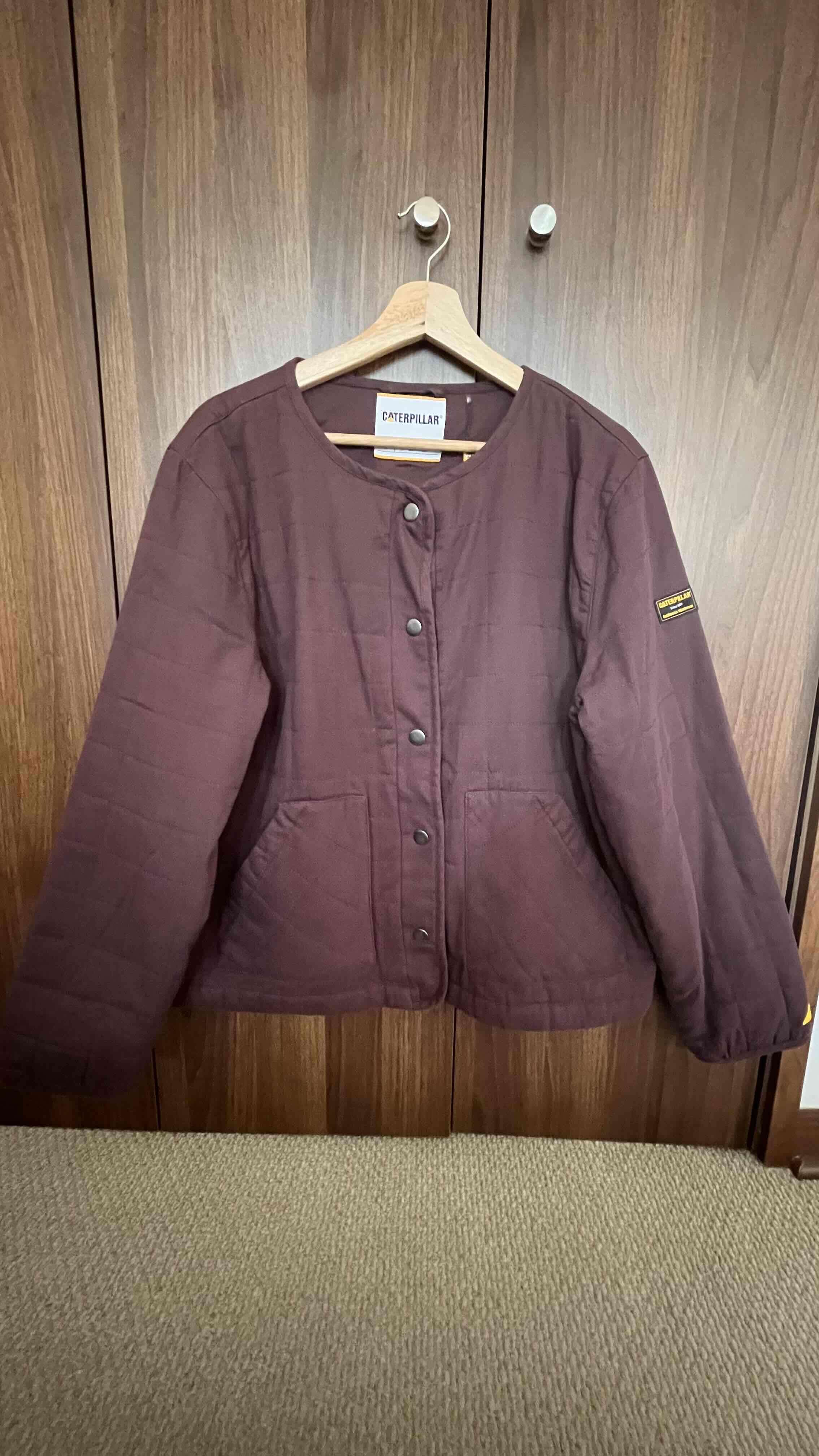 Chaqueta acolchada Caterpillar burdeo