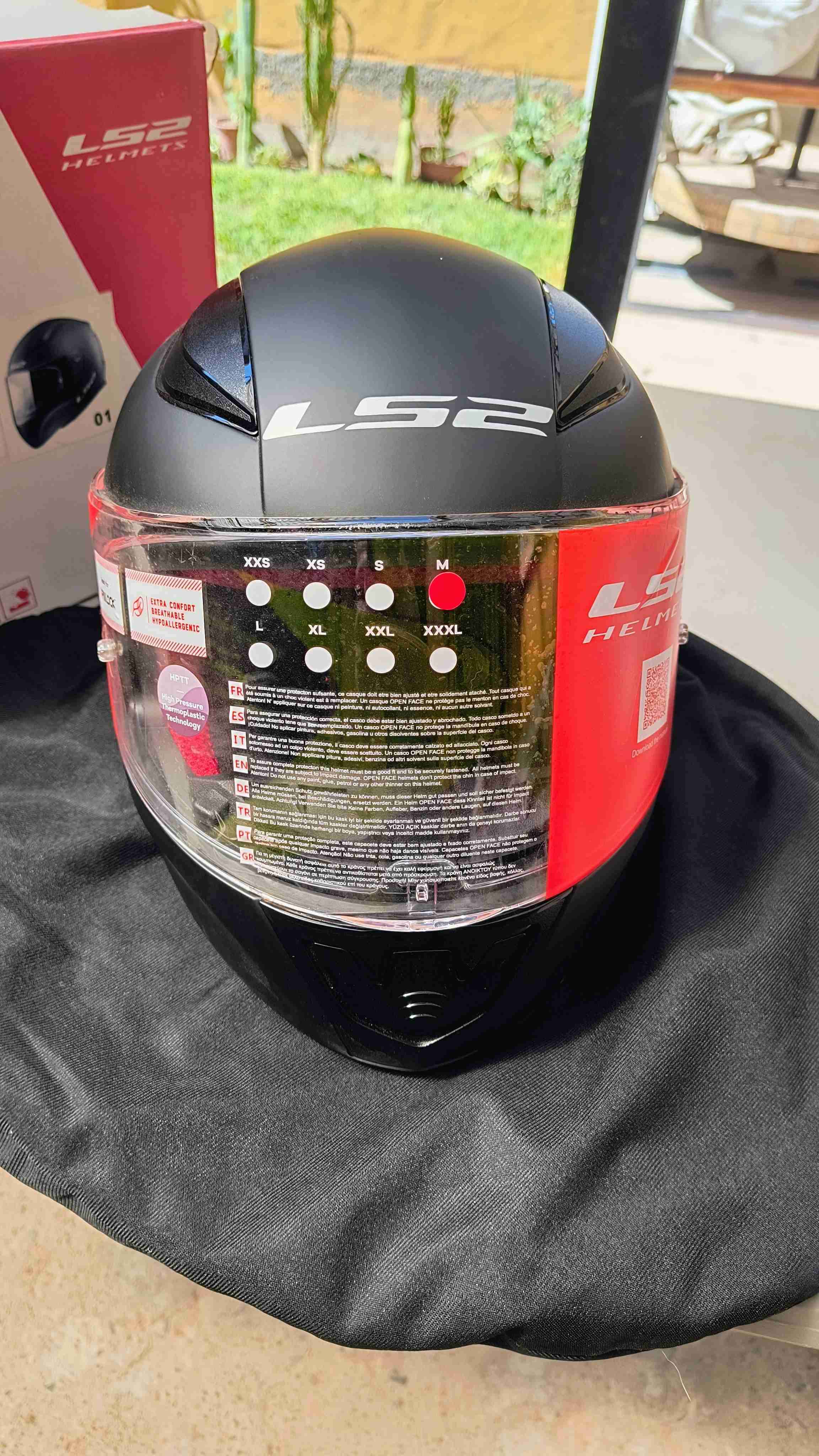 Casco de moto negro y rojo - miniatura 5