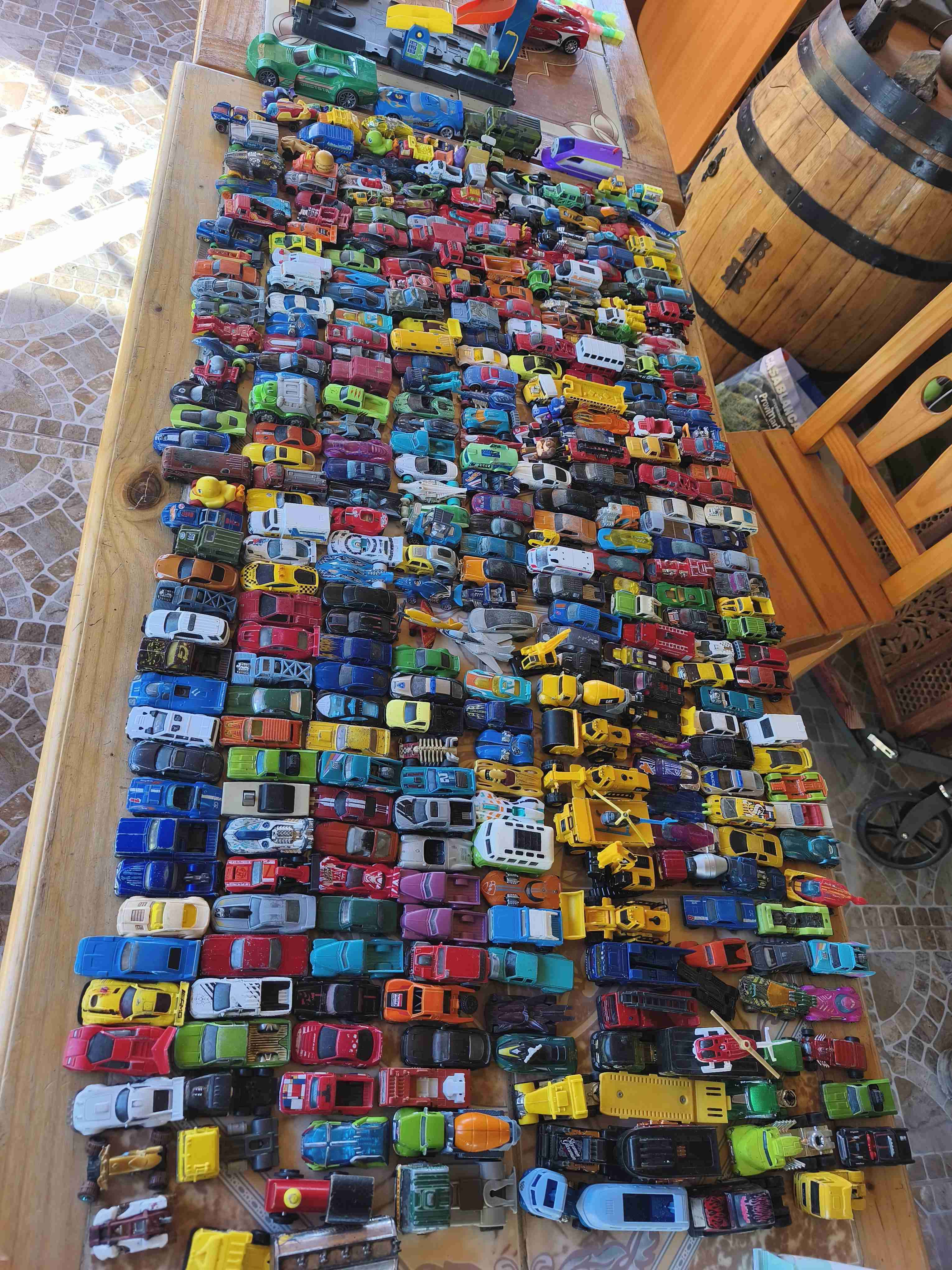 Gran colección de autitos de juguete - miniatura 3