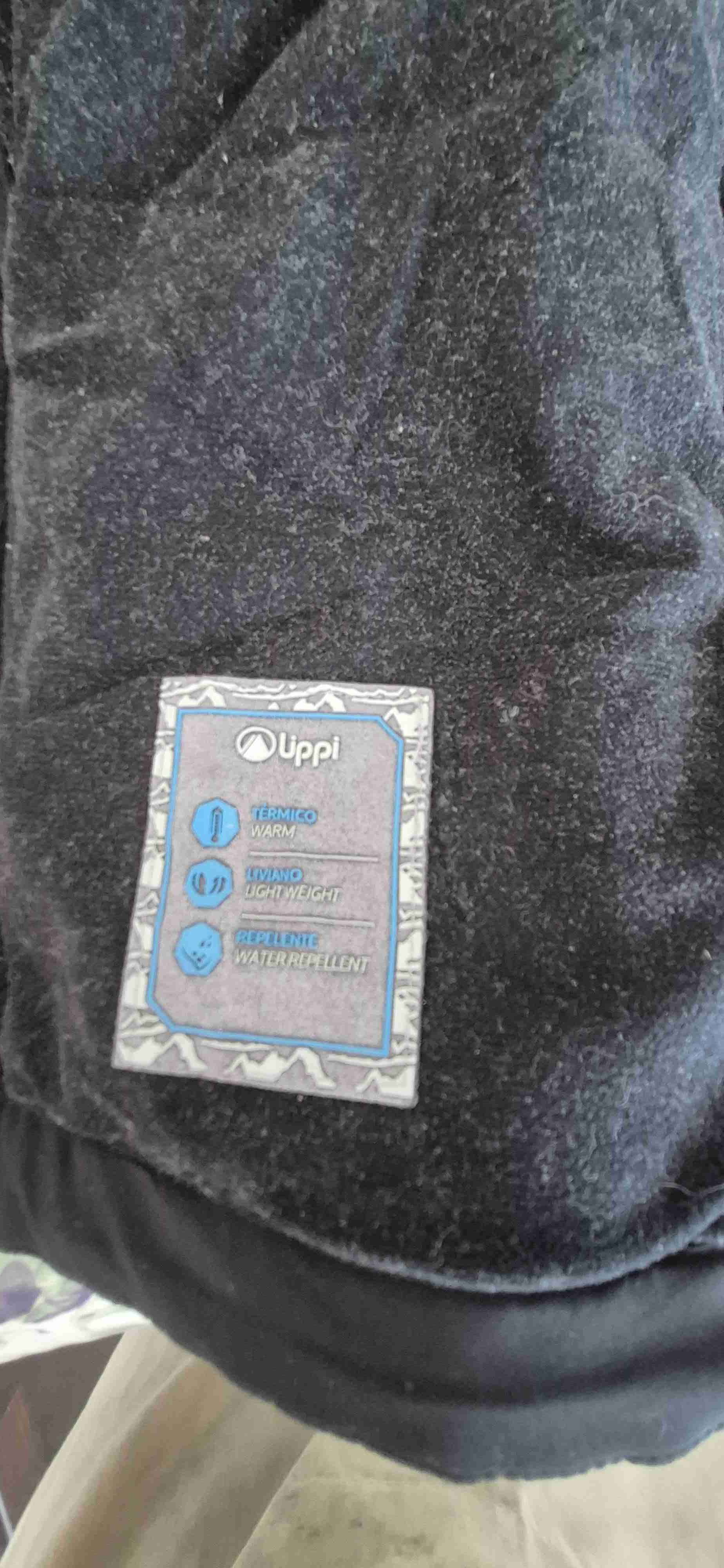 Chaqueta soft shell negra con capucha. - miniatura 4