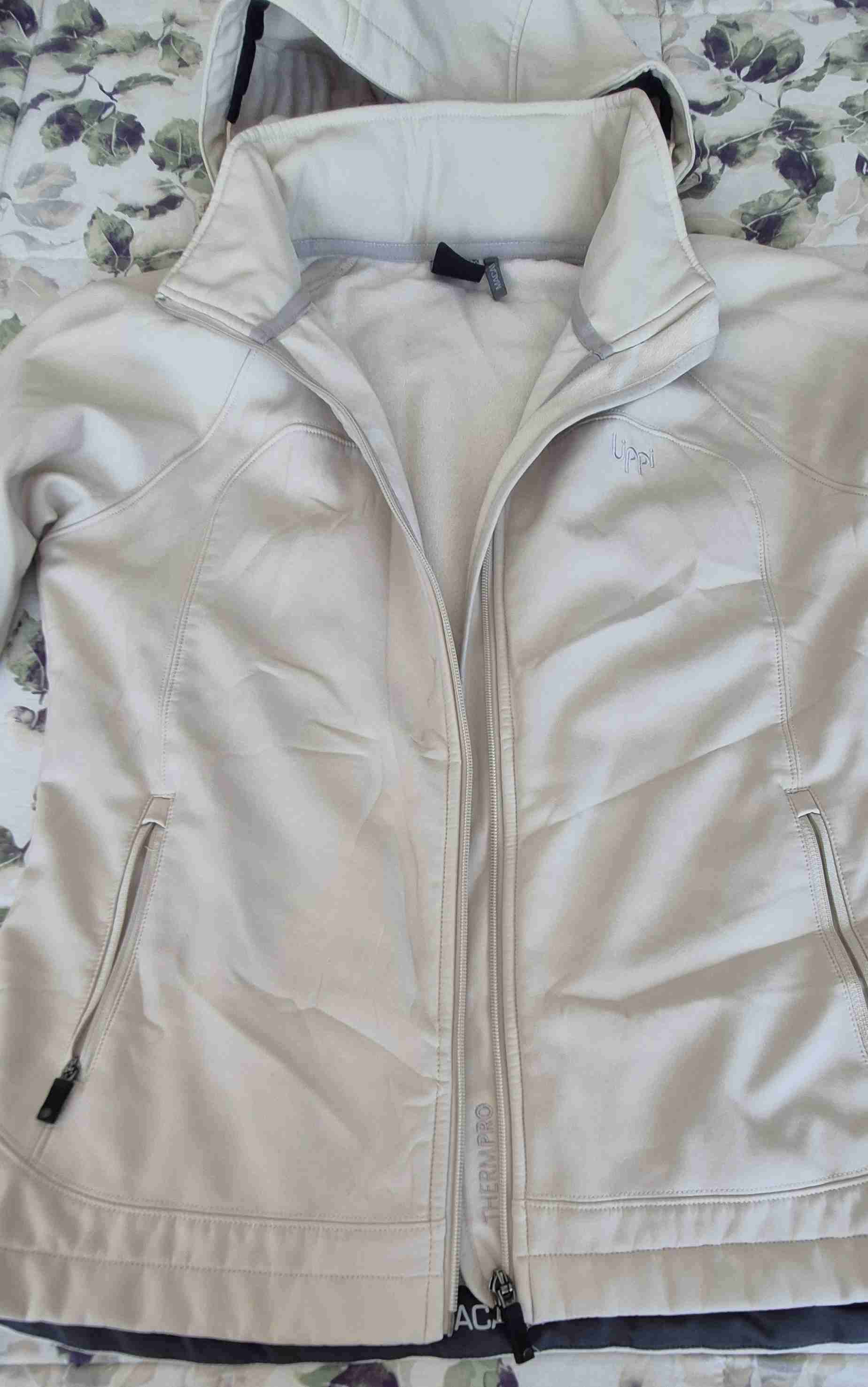 Chaqueta beige Lippi con capucha