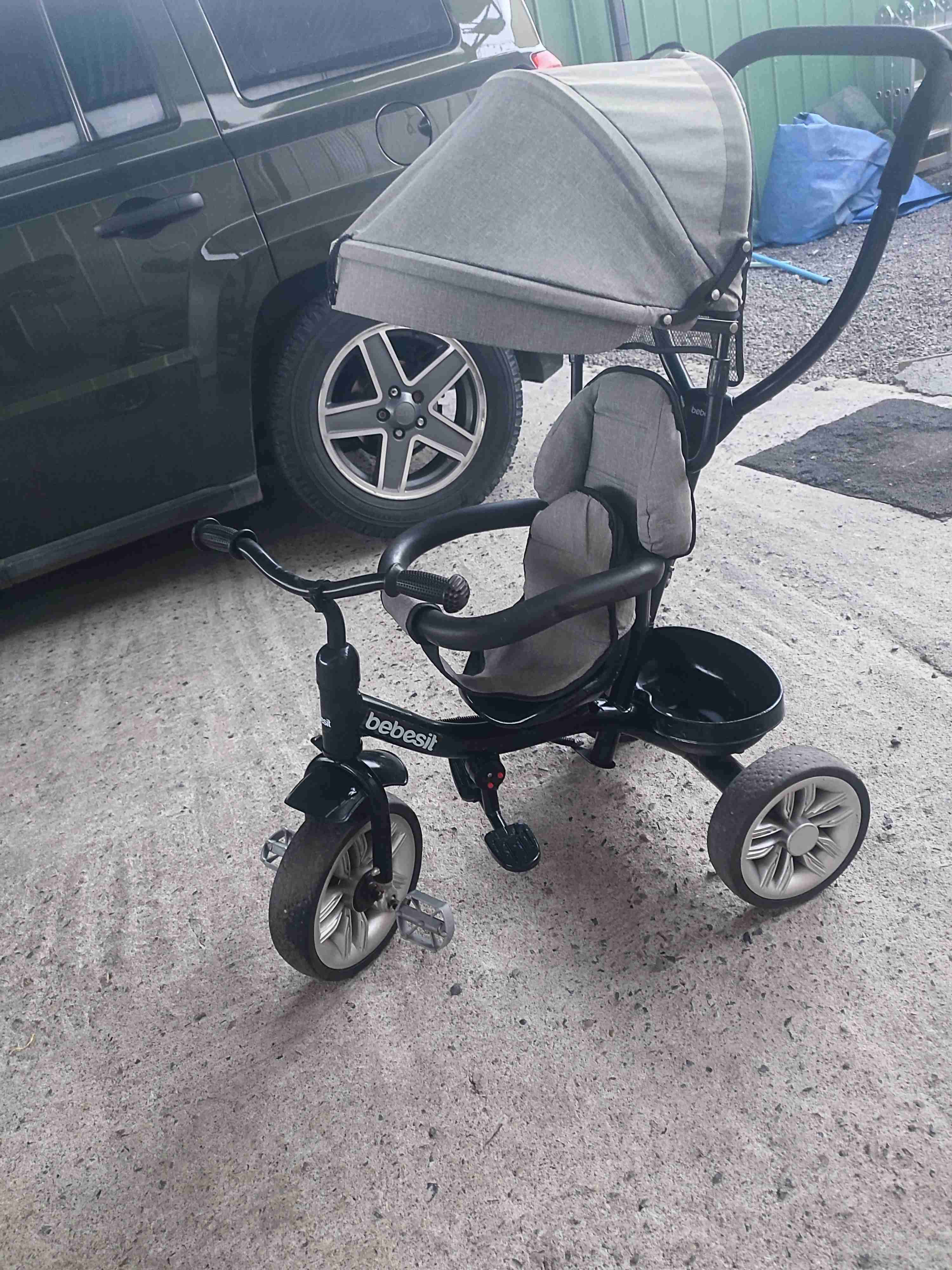 Triciclo de bebé con toldo gris - miniatura 3