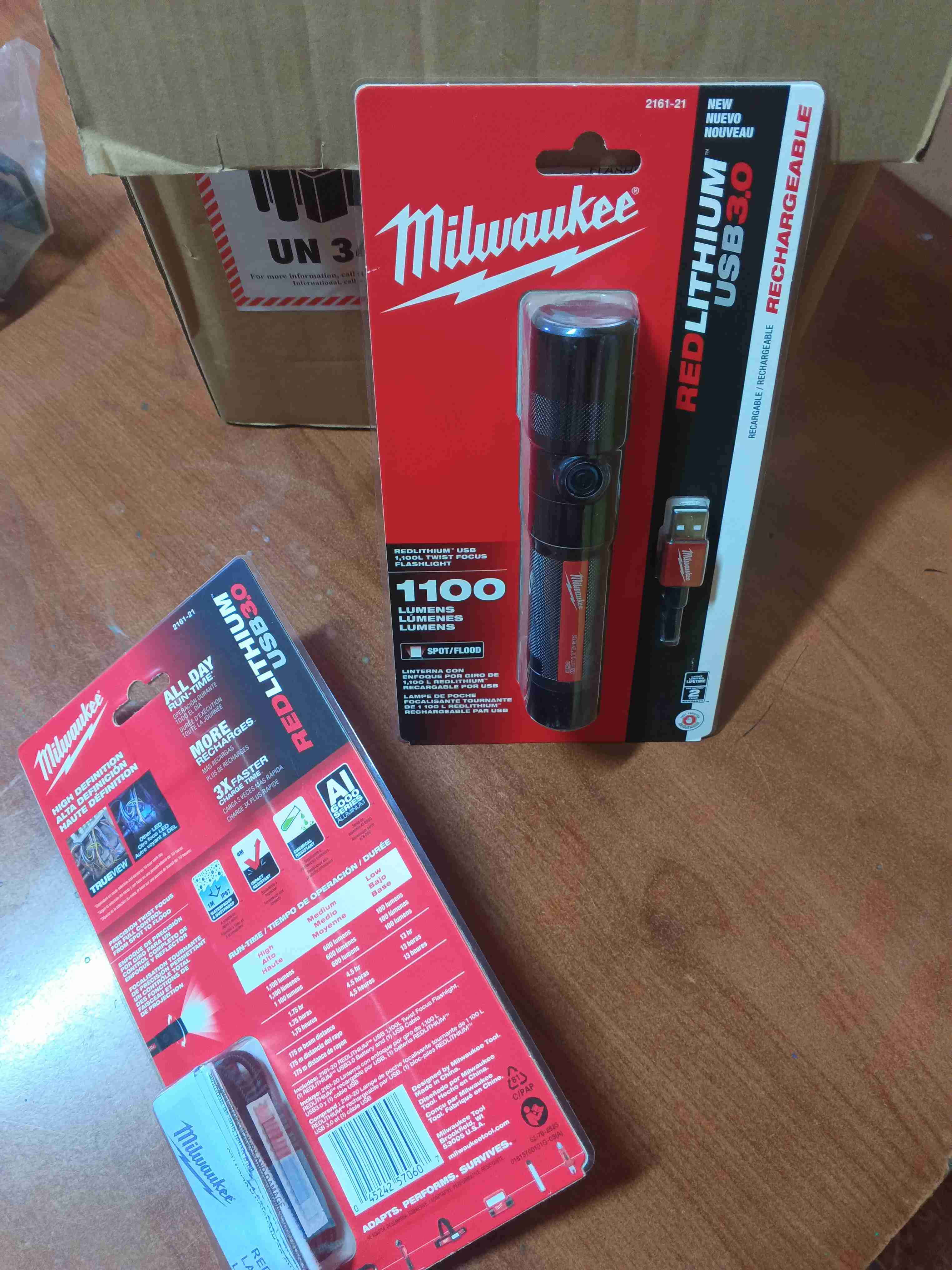 Linterna recargable Milwaukee 1100 lumens