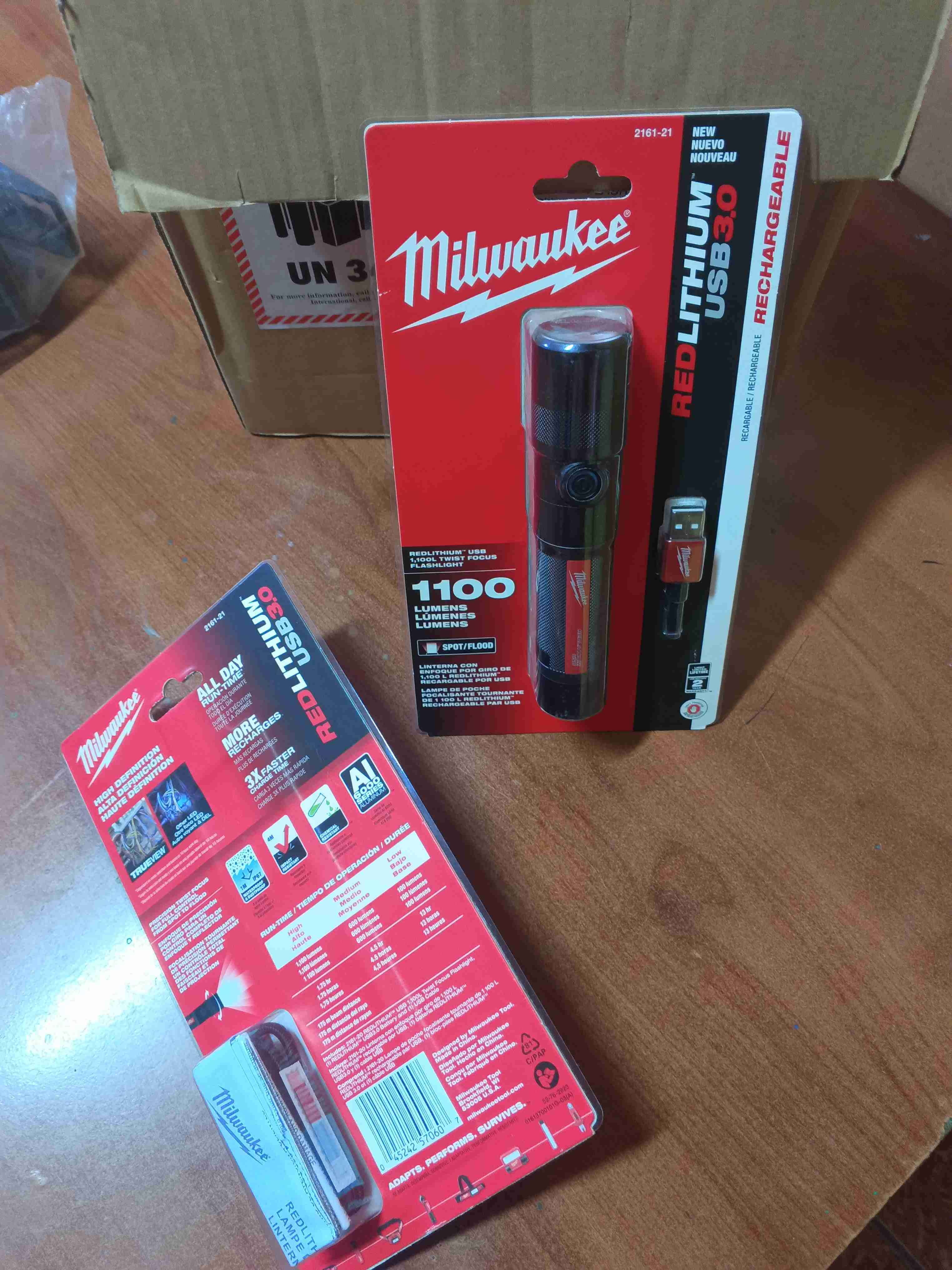 Linterna recargable Milwaukee 1100 lumens - miniatura 2