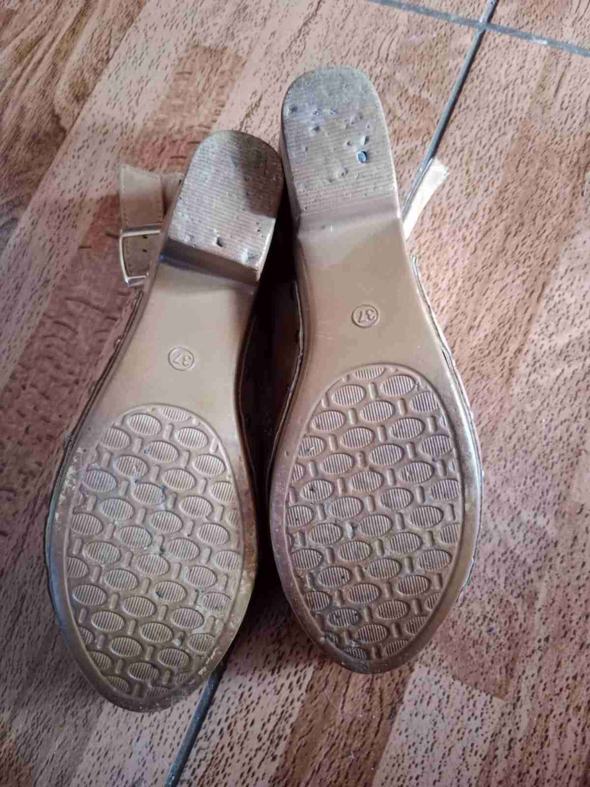 Sandalias abiertas beige - miniatura 2