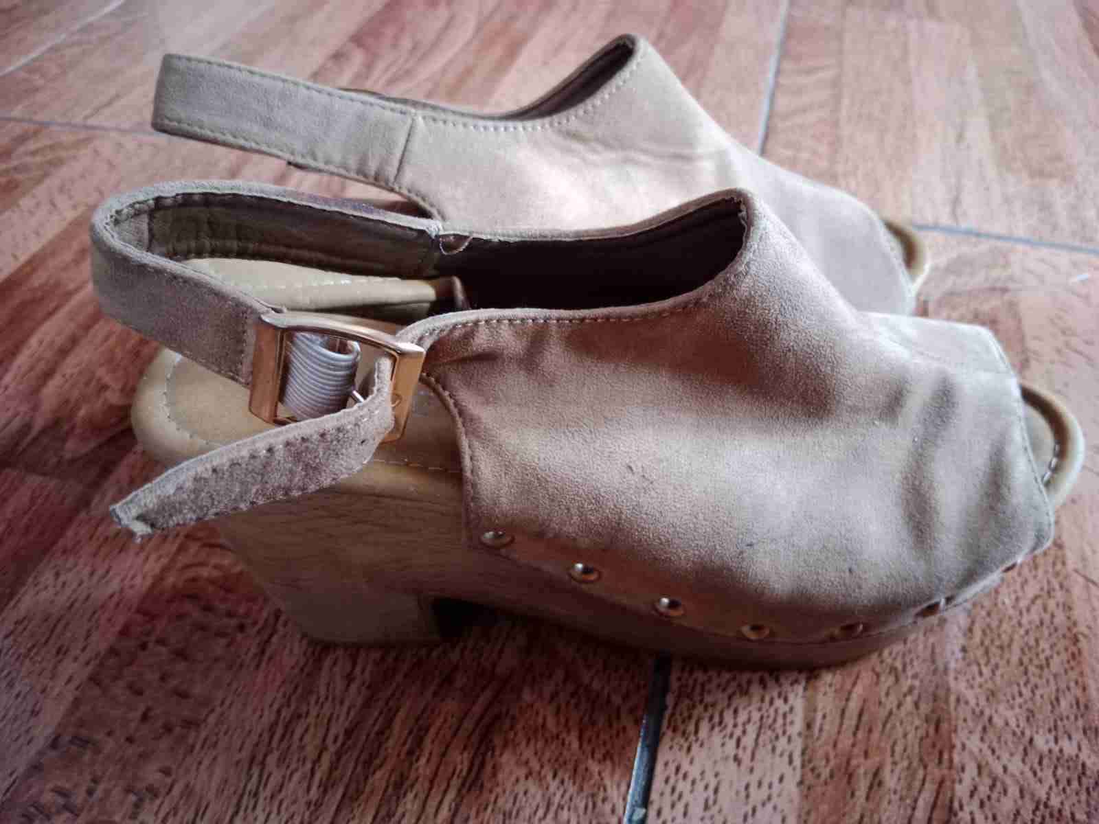 Sandalias abiertas beige - miniatura 3