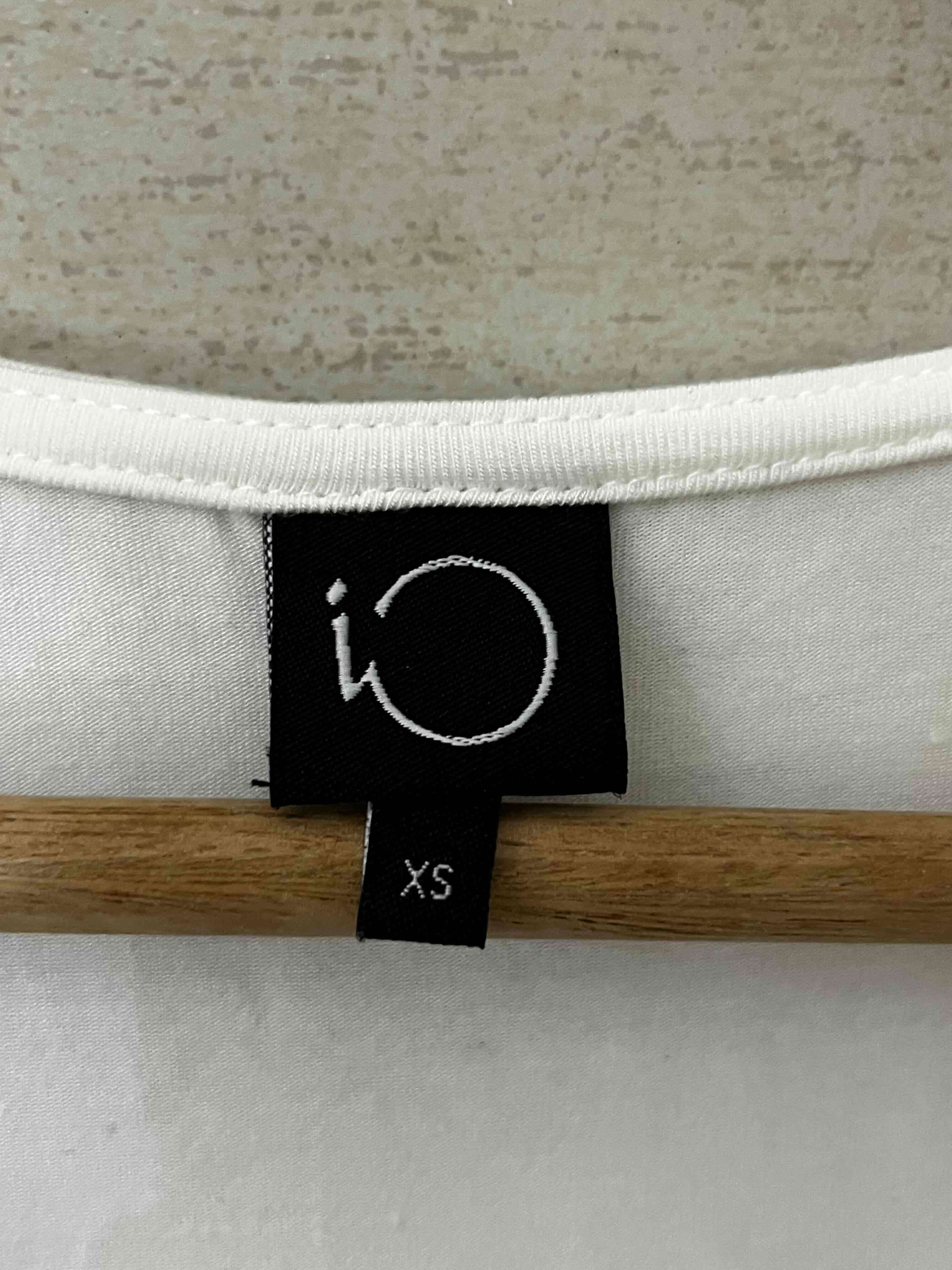 Blusa blanca líneas doradas IO - miniatura 3