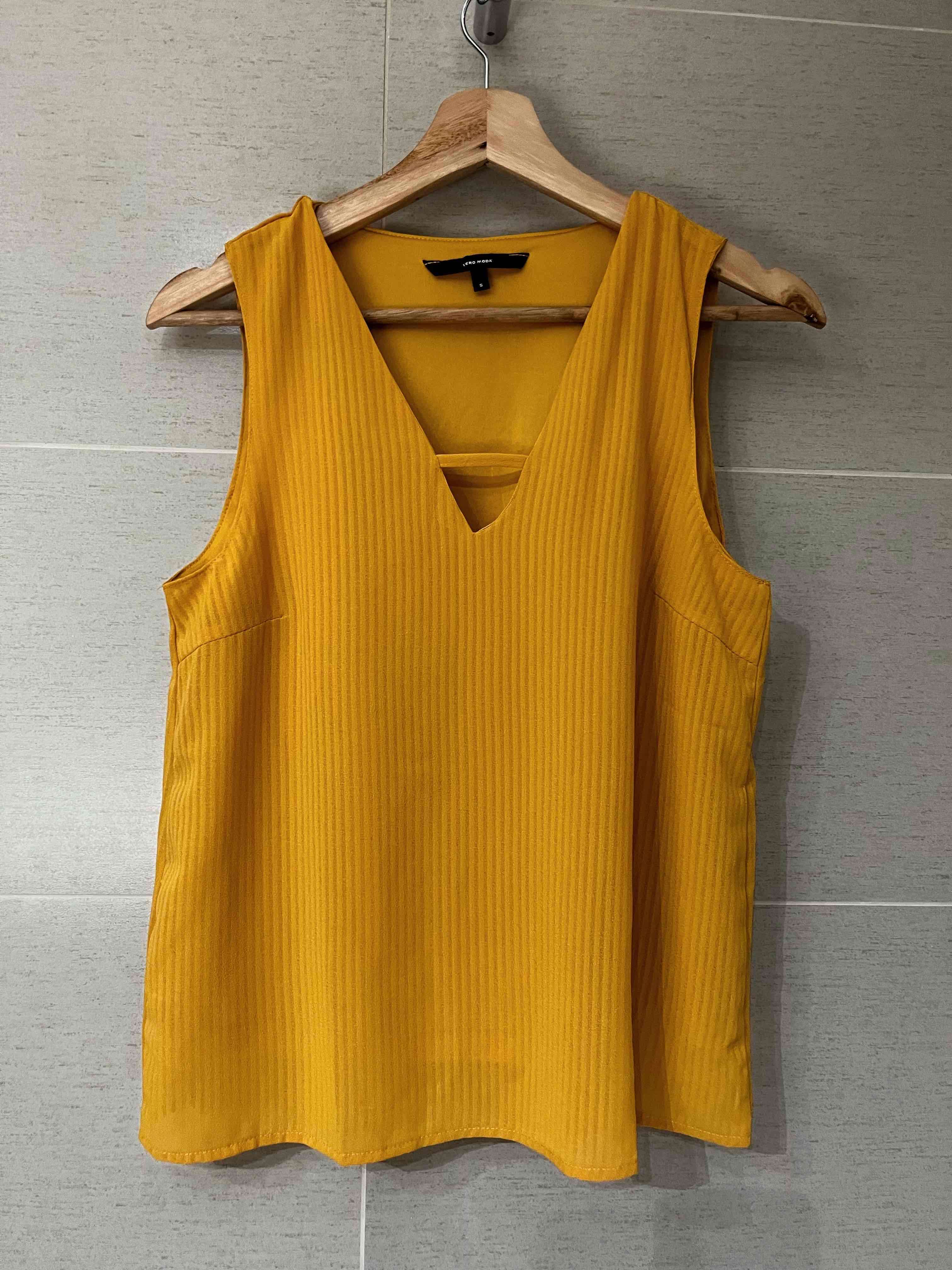 Blusa sin mangas amarilla Vero Moda