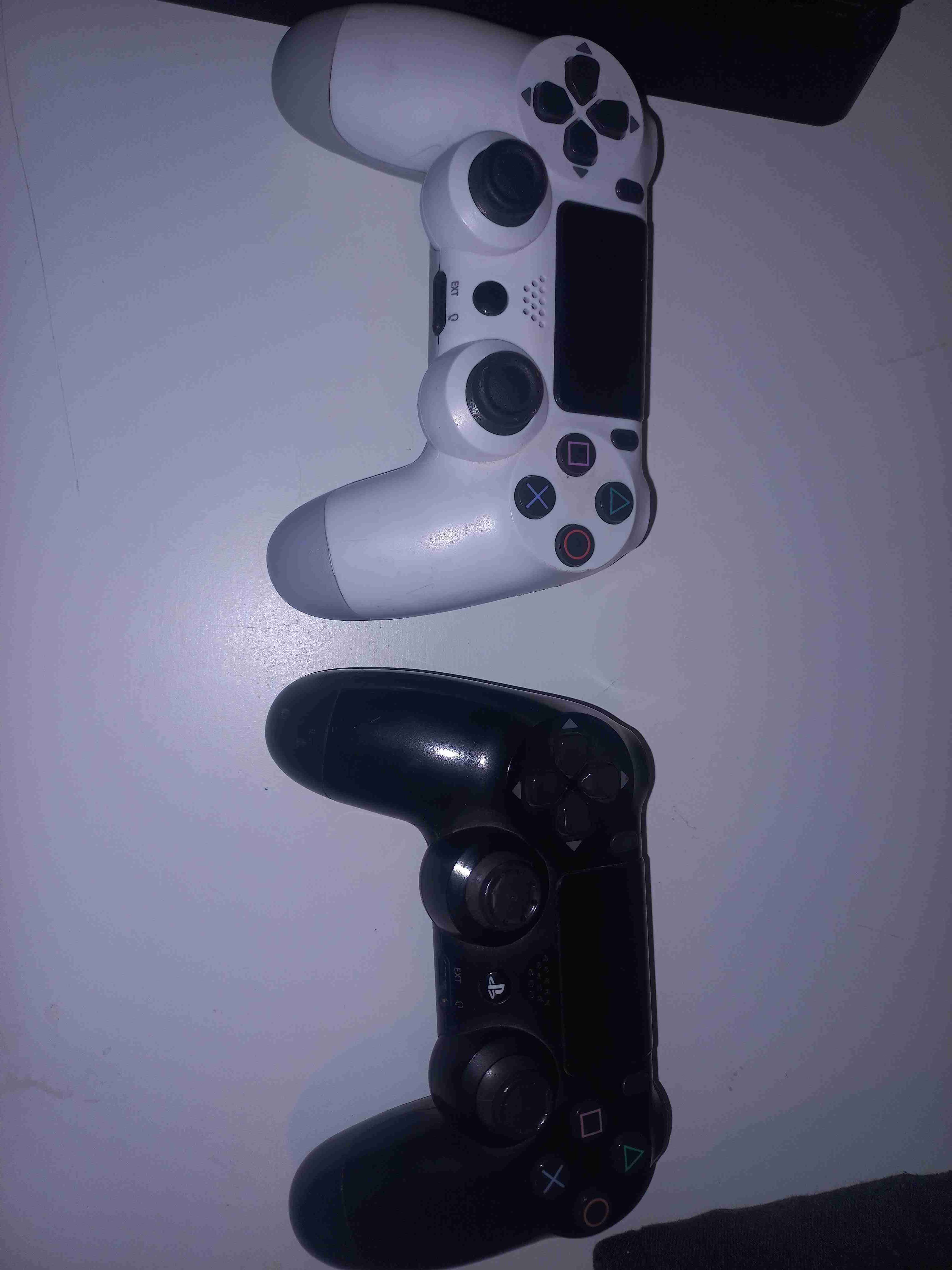 Consola PlayStation 4 negra - miniatura 3