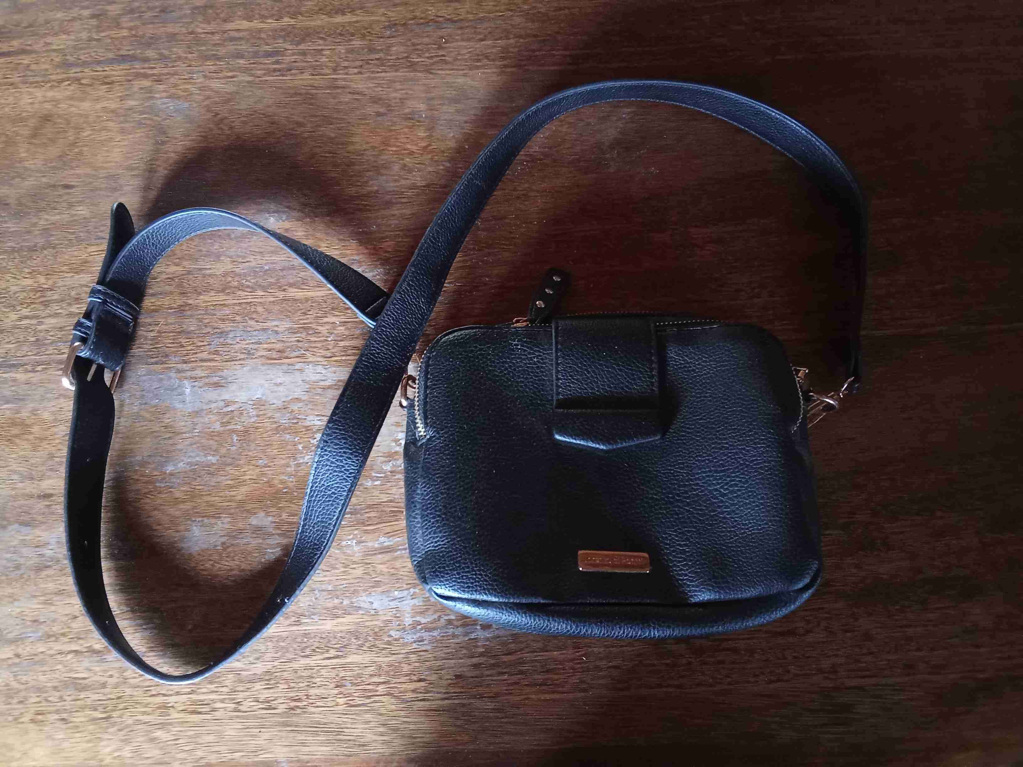 Bolso negro de cuero pequeño