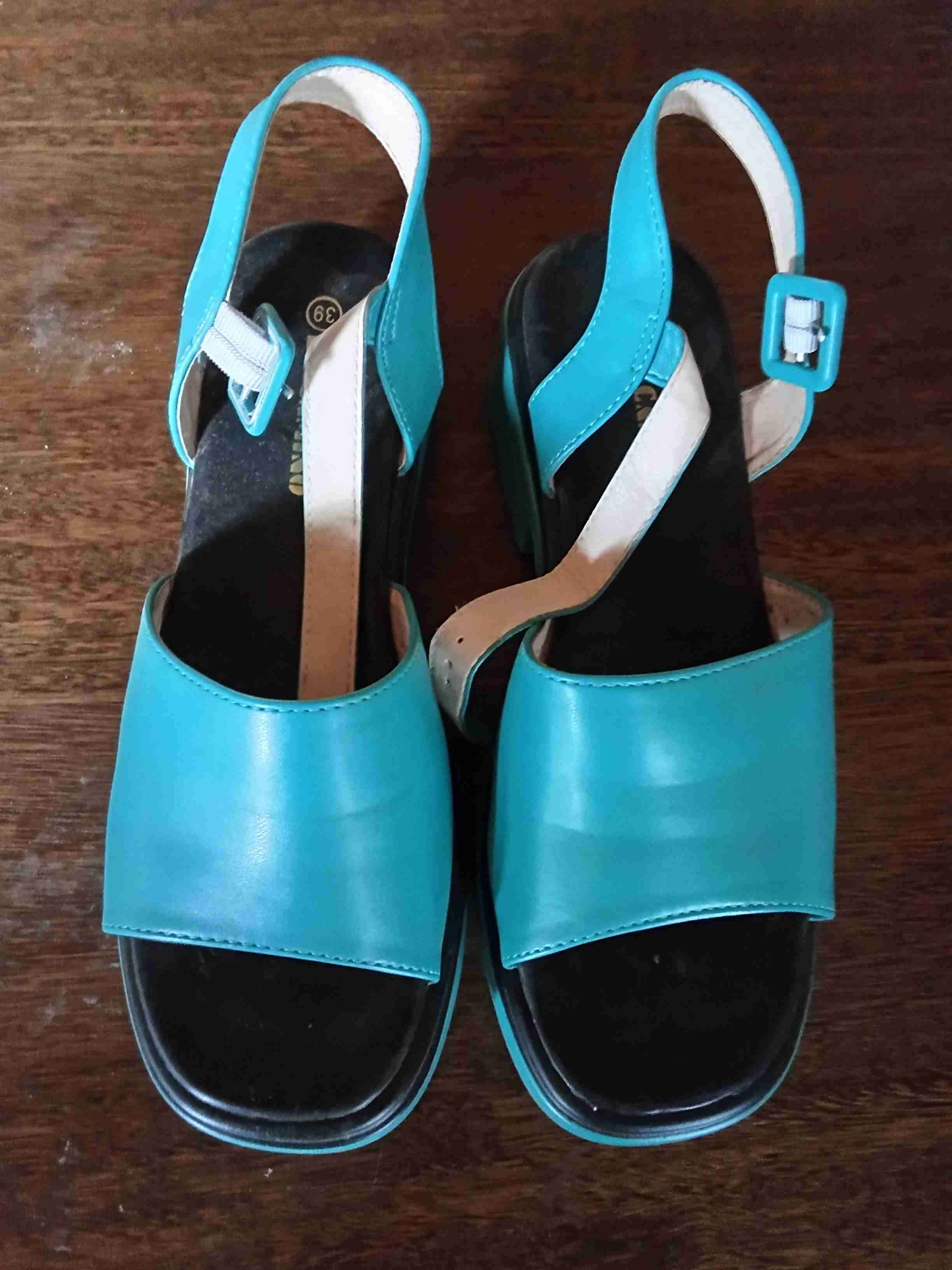 Sandalias celestes de mujer