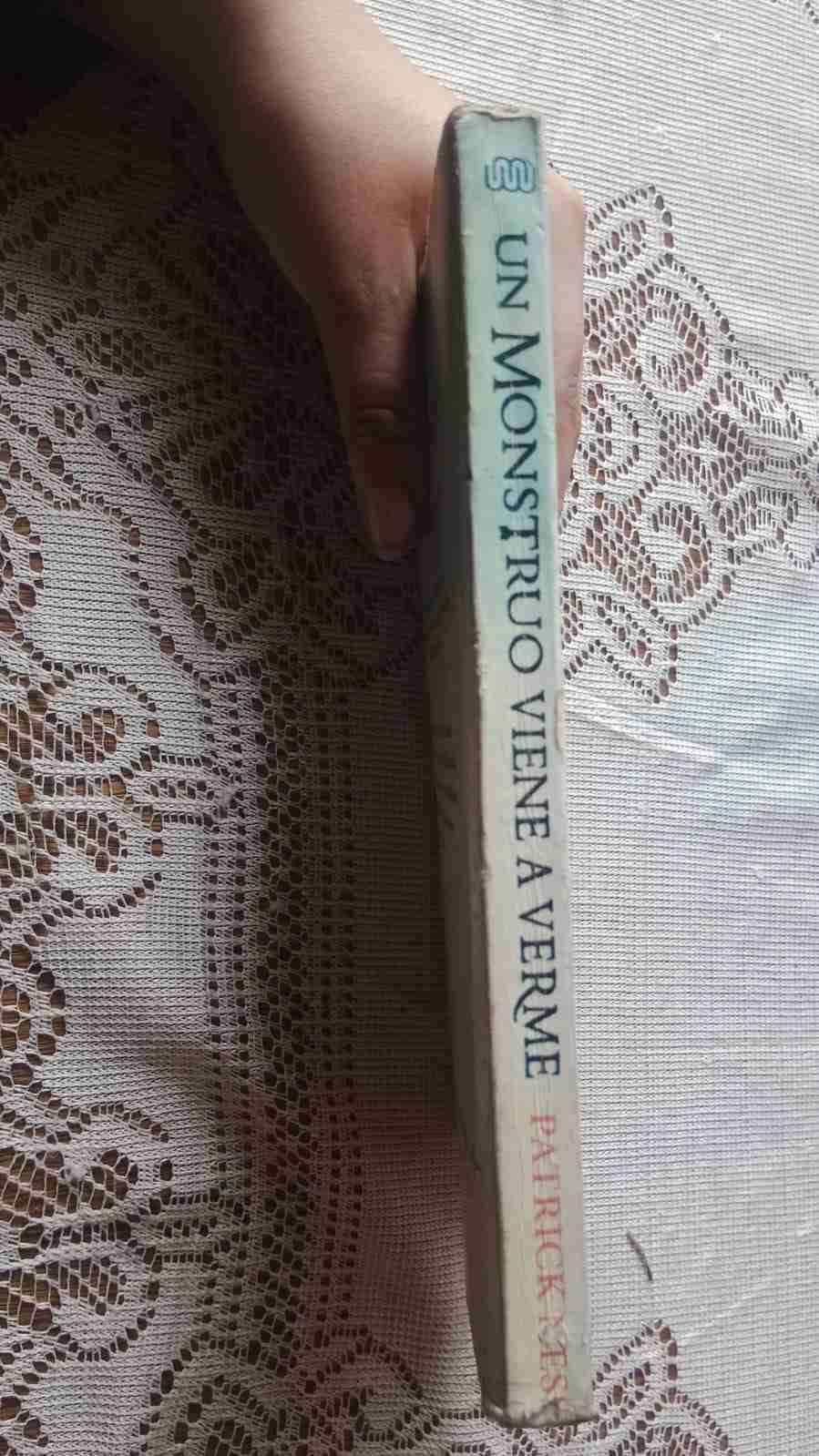 Libro 'Un Monstruo Viene a Verme' - miniatura 2