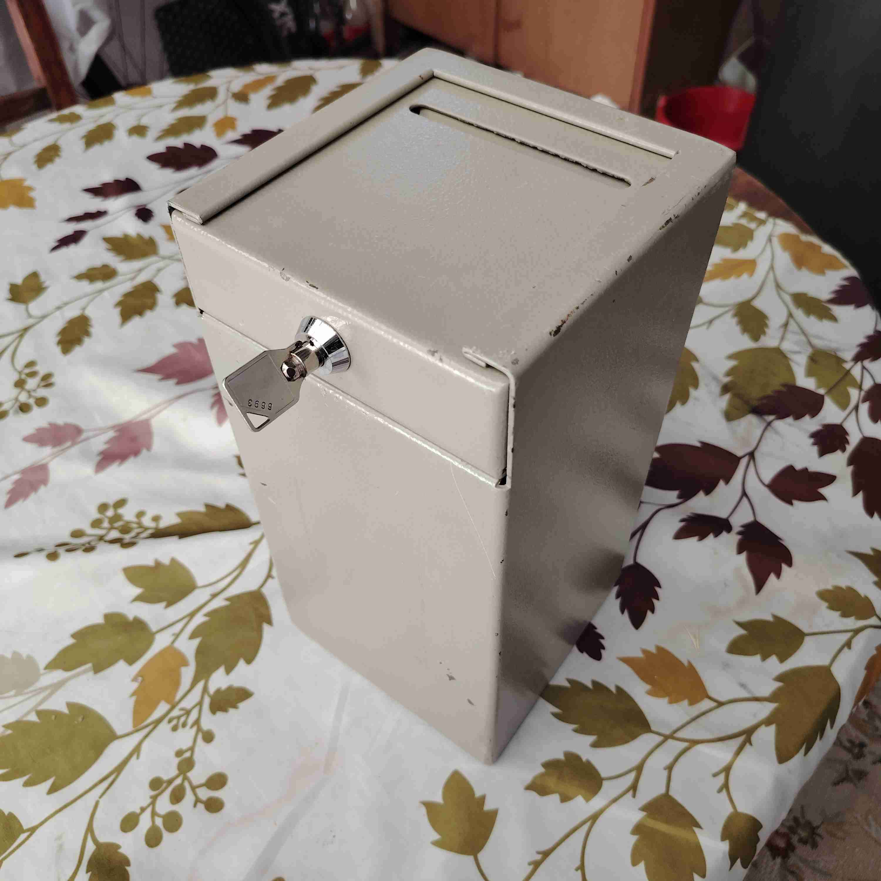 Caja de seguridad con cerradura