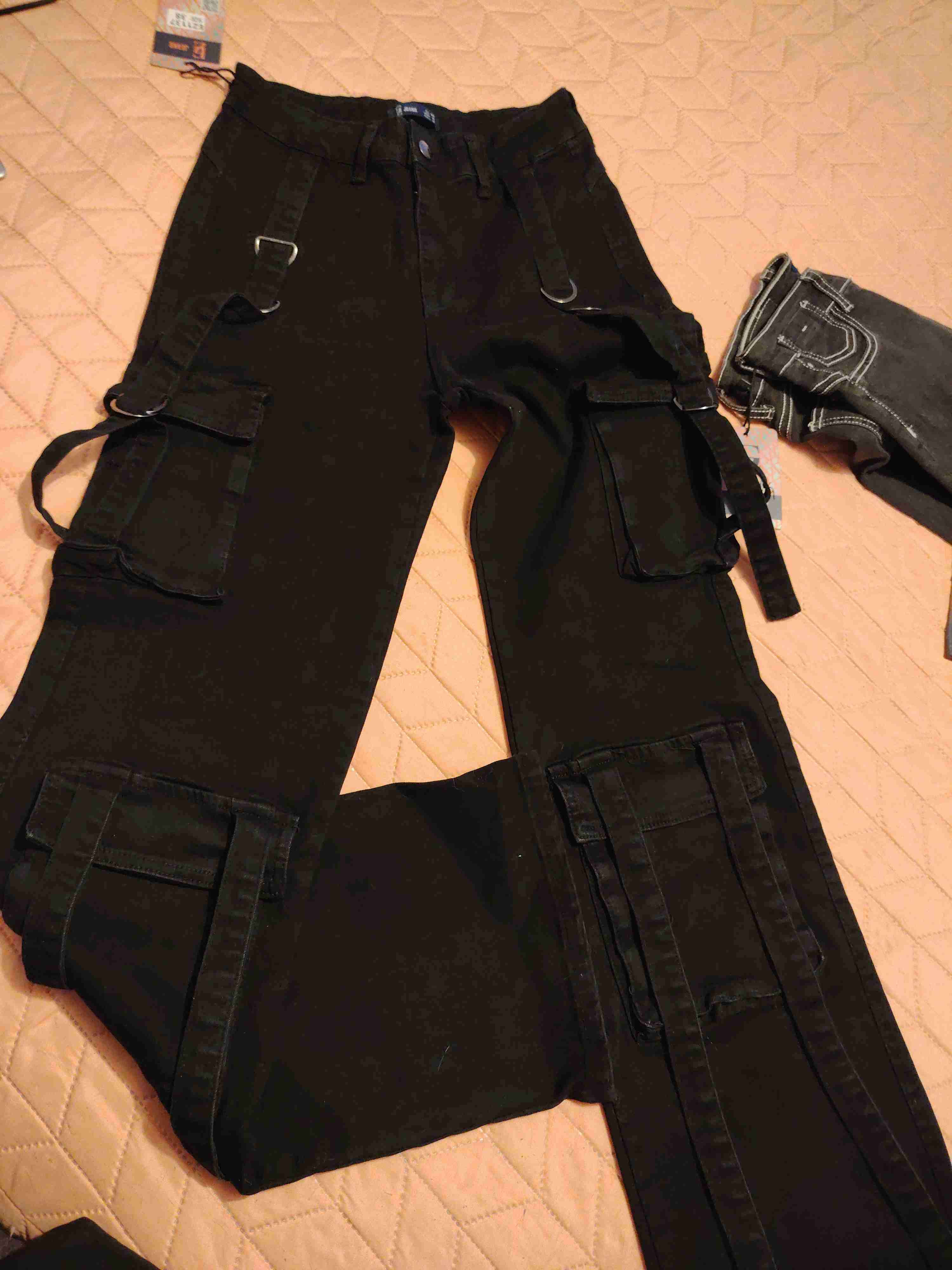 Pantalones negros con correas - miniatura 4