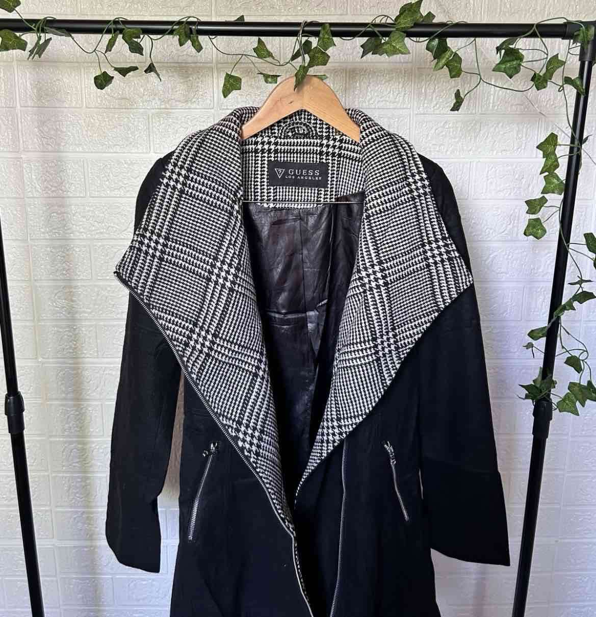 Abrigo negro Guess con forro a cuadros - miniatura 3