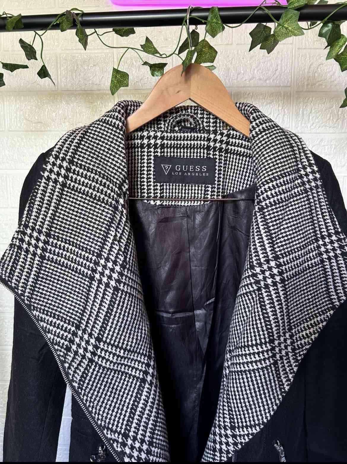 Abrigo negro Guess con forro a cuadros - miniatura 4