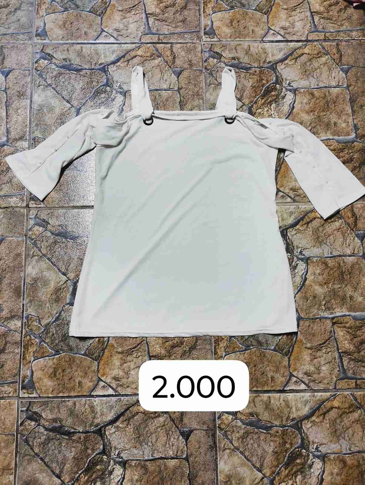 Polera blanca con tirantes