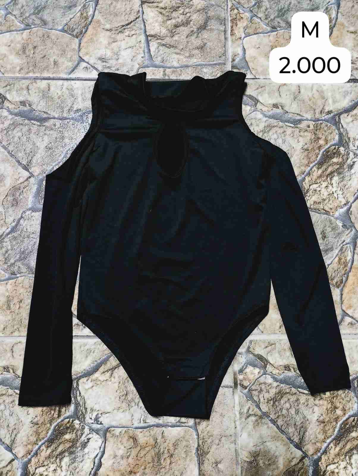 Body negro de manga larga