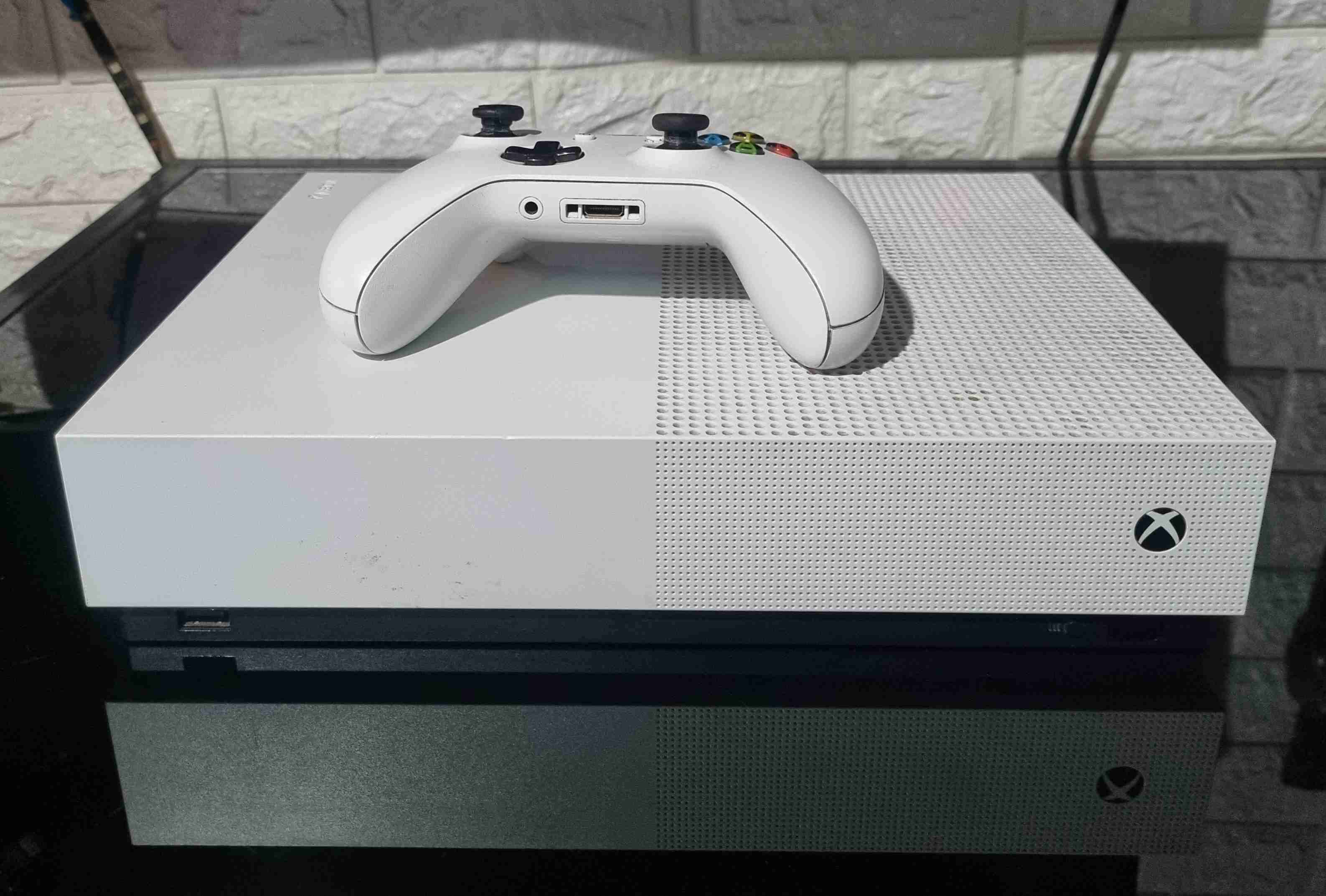Consola Xbox One S All Digital 1TB - miniatura 4