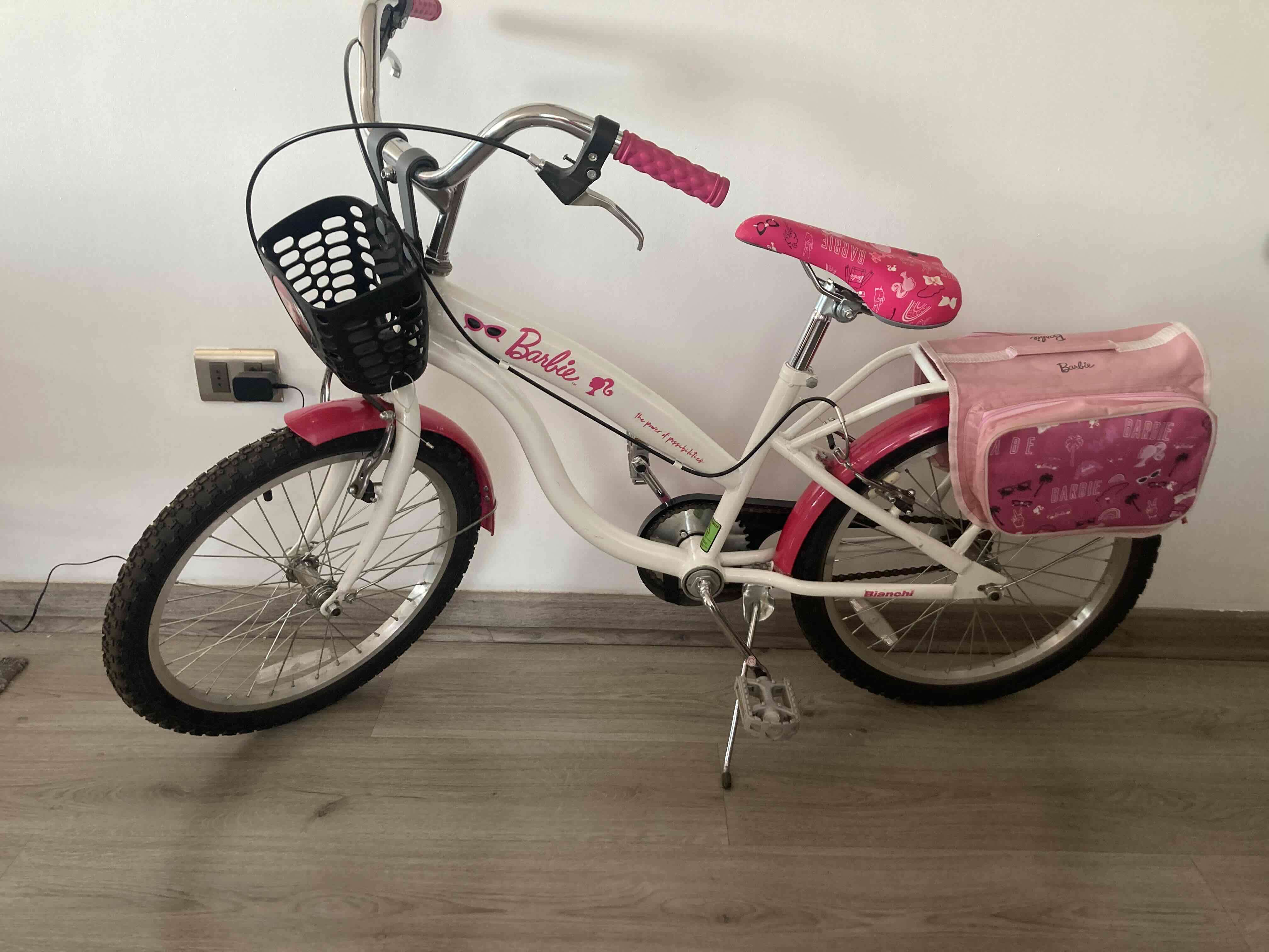Bicicleta infantil Barbie rosa