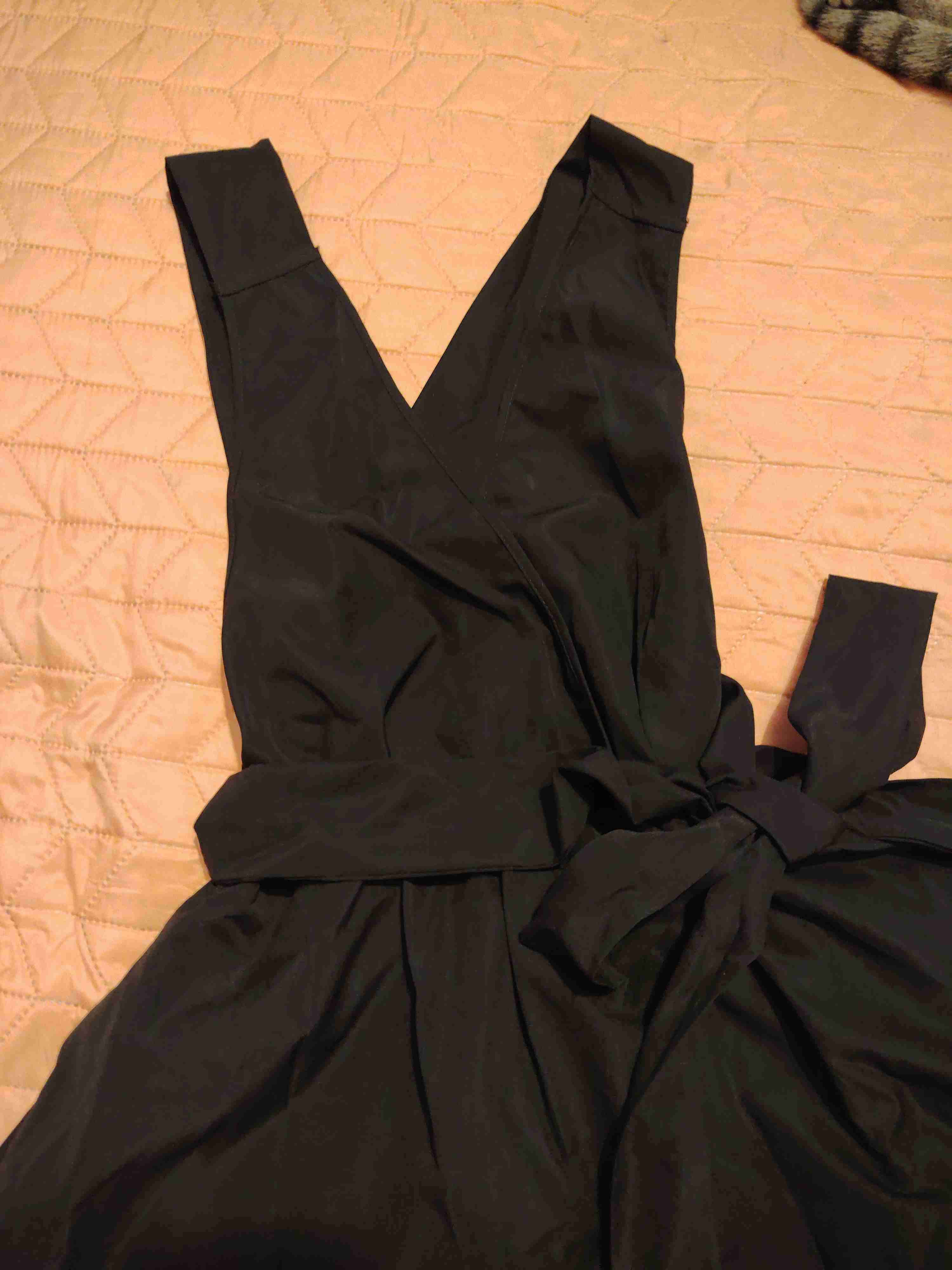 Vestido negro elegante - miniatura 2