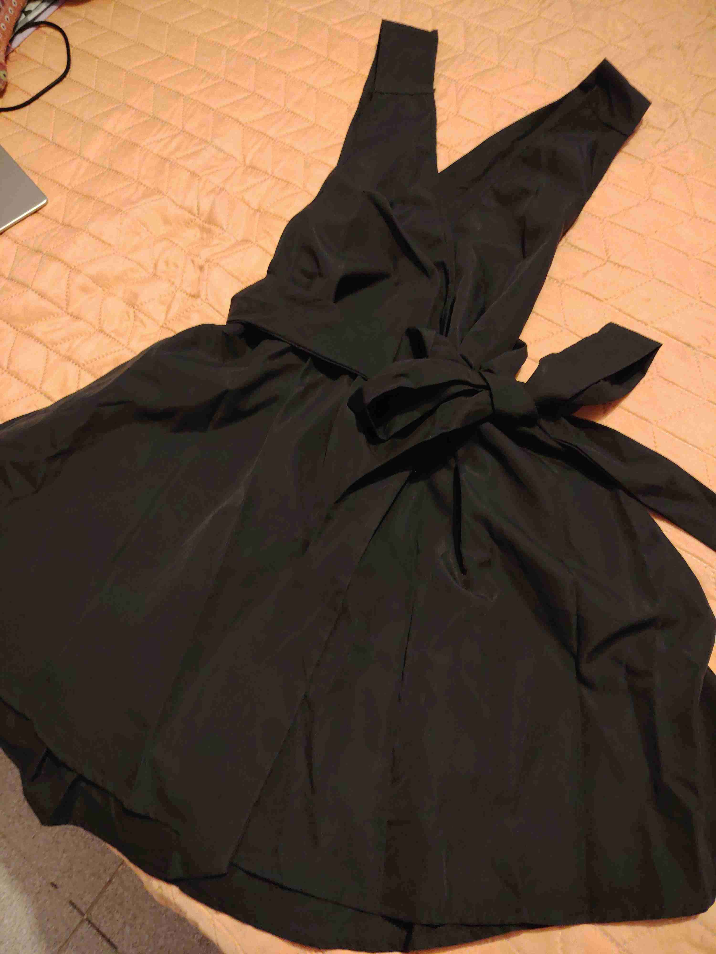 Vestido negro elegante - miniatura 3