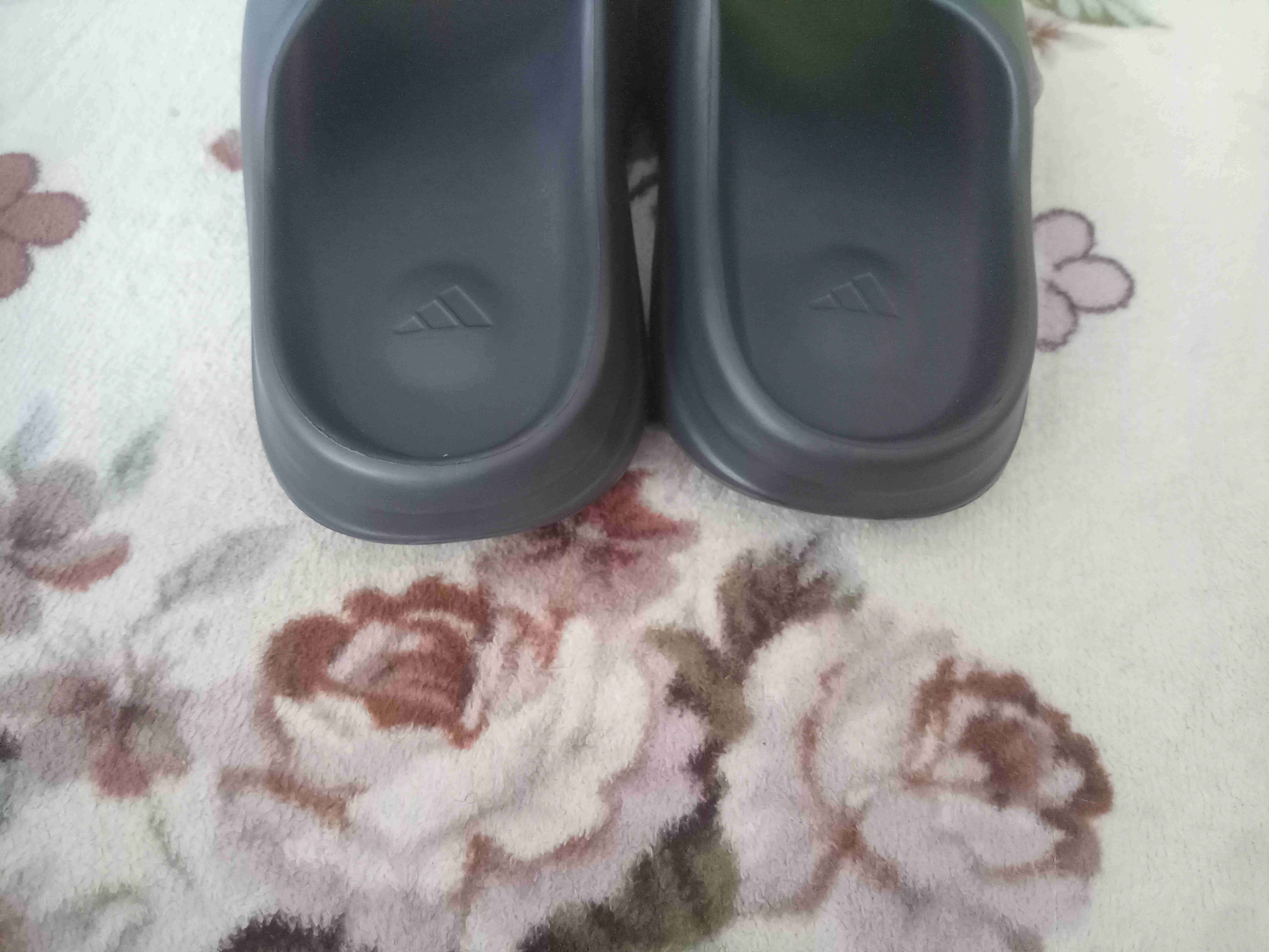 SE VENDE YEEZY SLIDE - miniatura 2