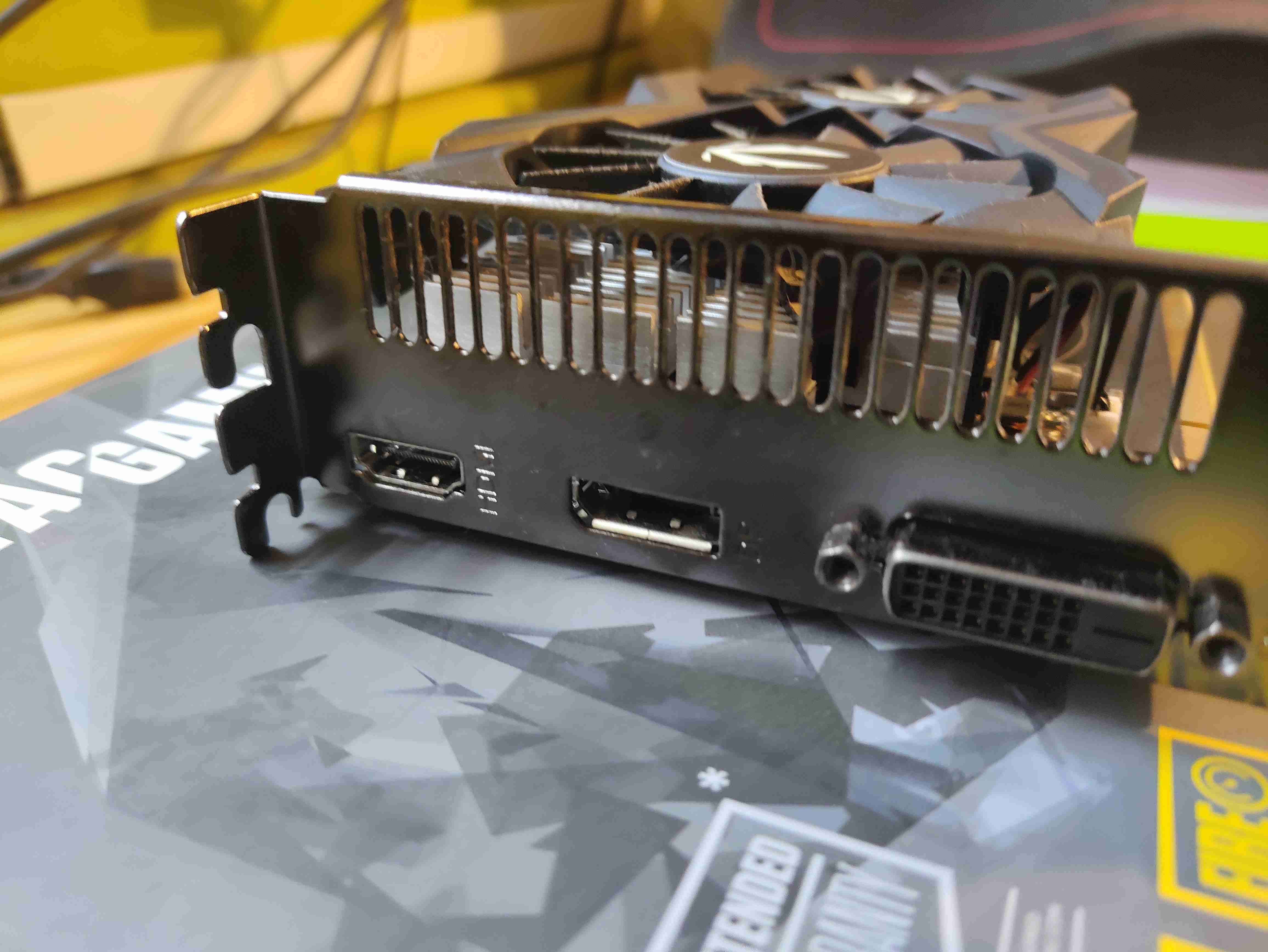 Tarjeta gráfica GeForce GTX 1650 - miniatura 3