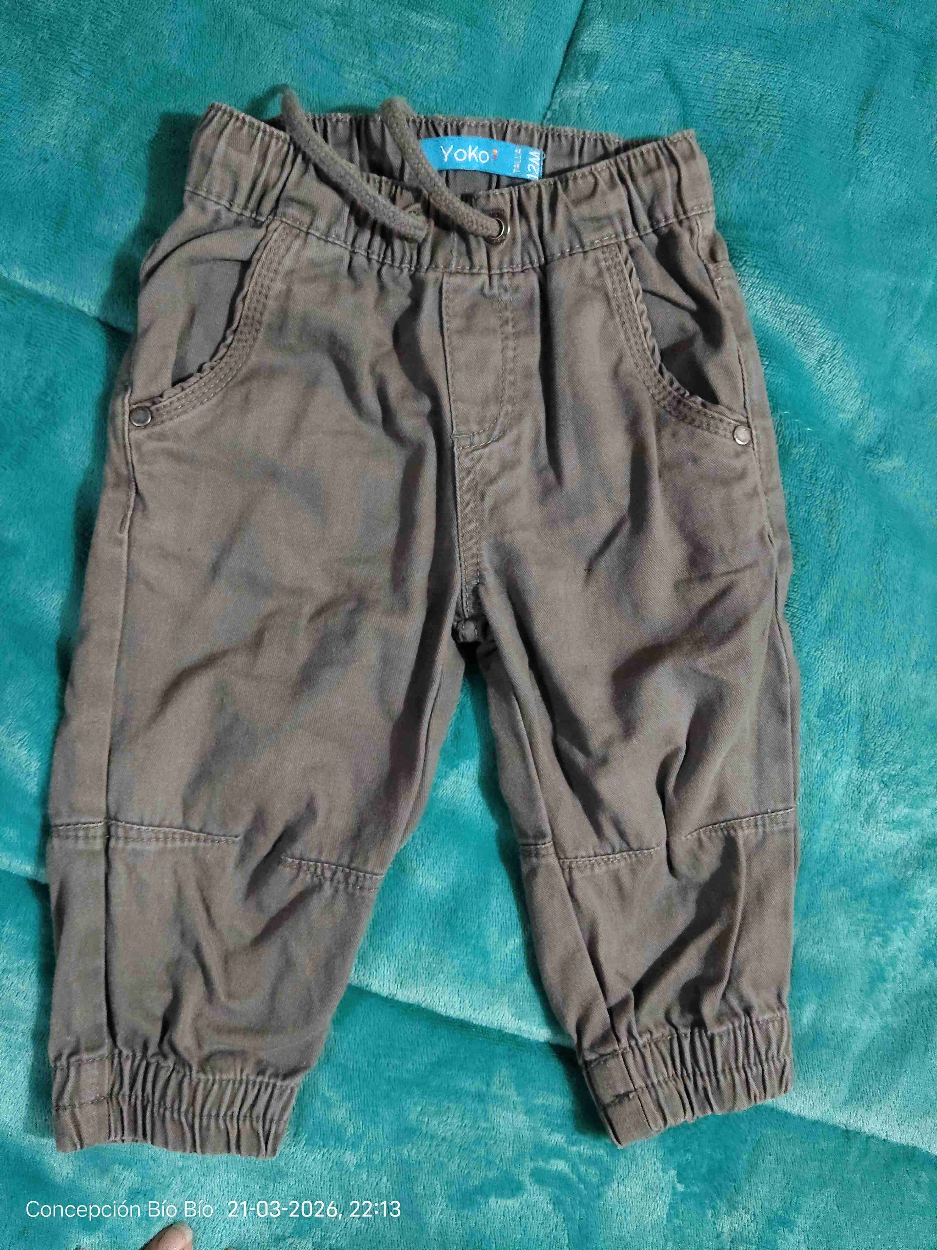 Pantalones gris para niño