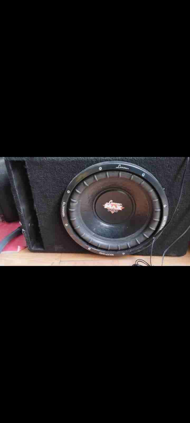 Subwoofer Lanzar 12" amplificador Genius clase D