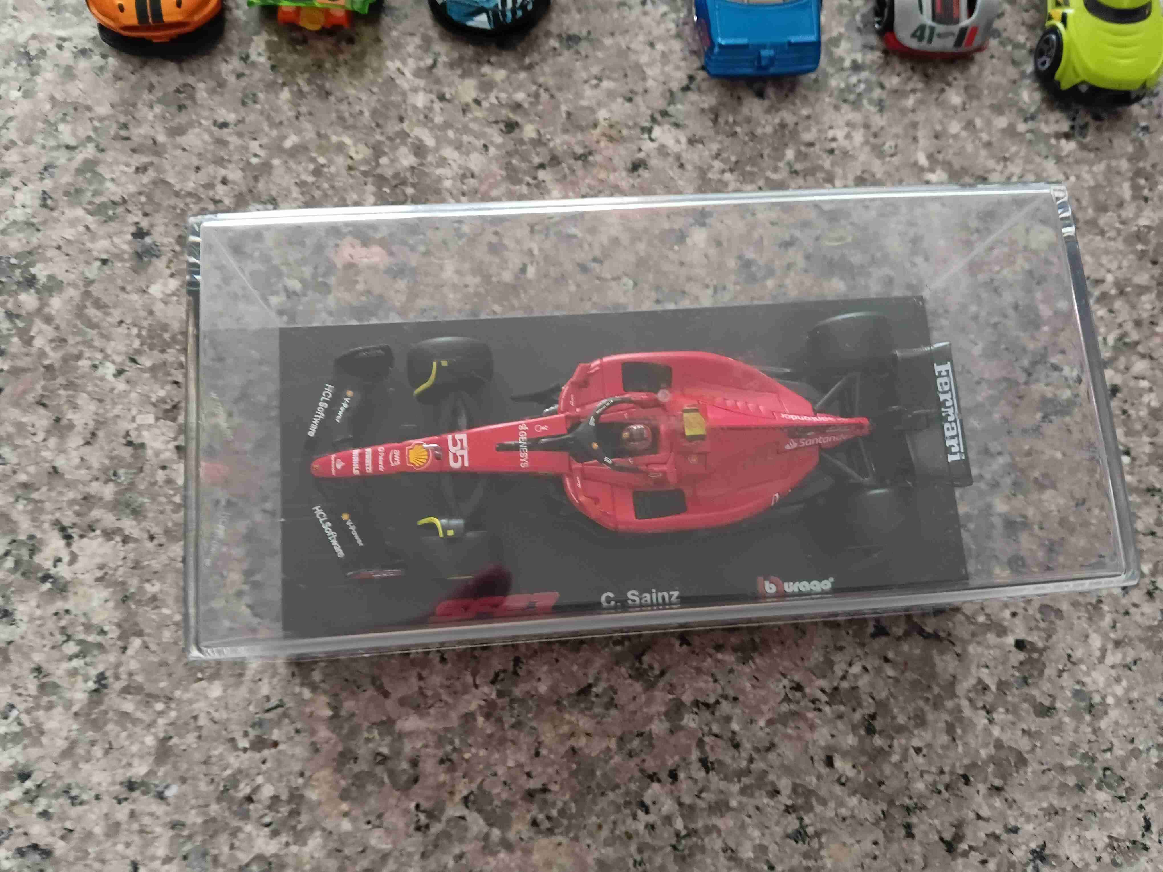 Modelo a escala Ferrari F1 con caja - miniatura 2