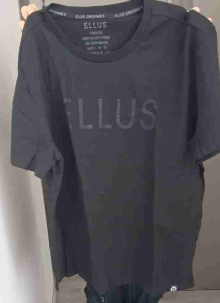 Polera negra Ellus