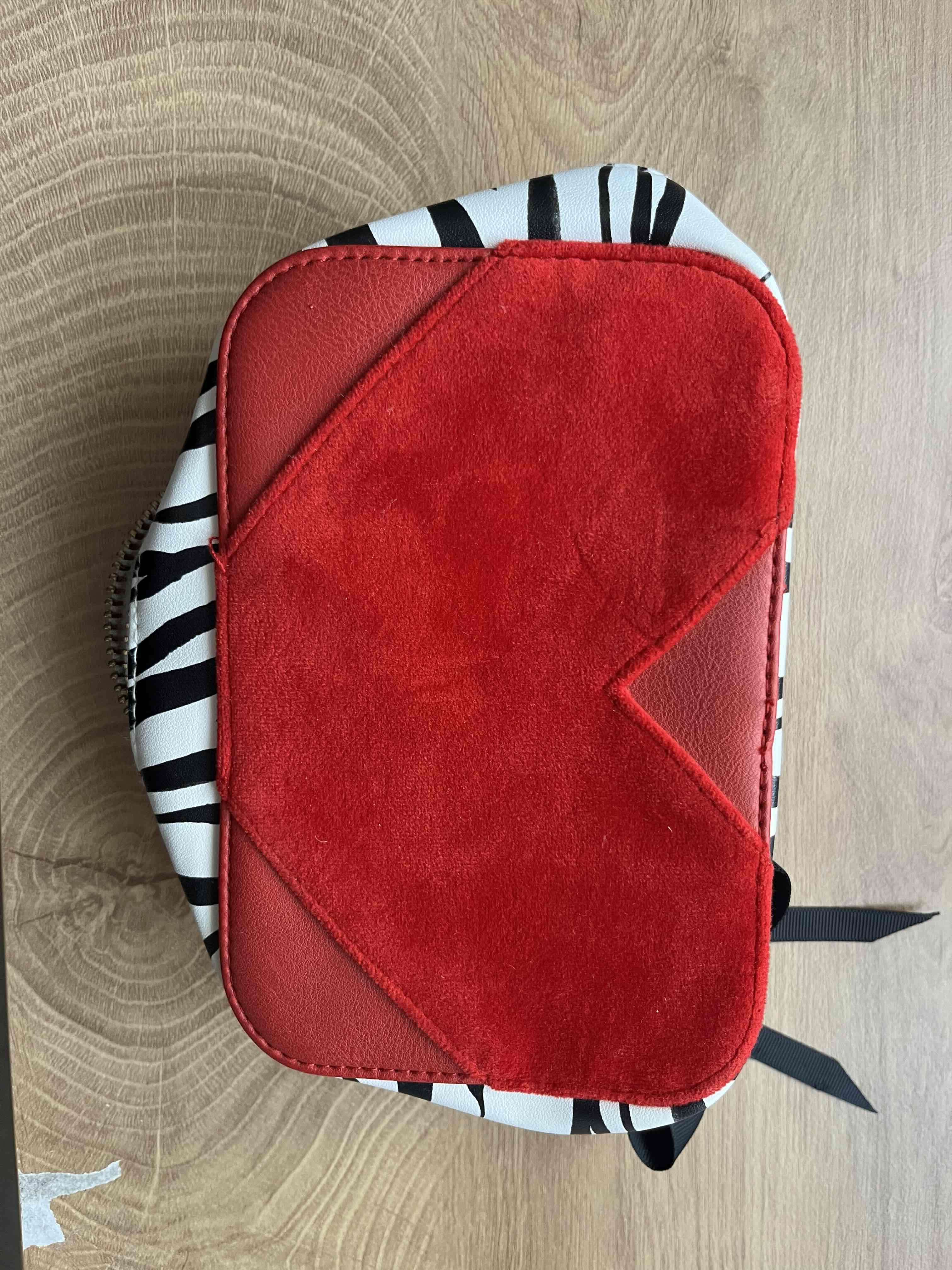 Estuche estampado cebra y corazón - miniatura 5