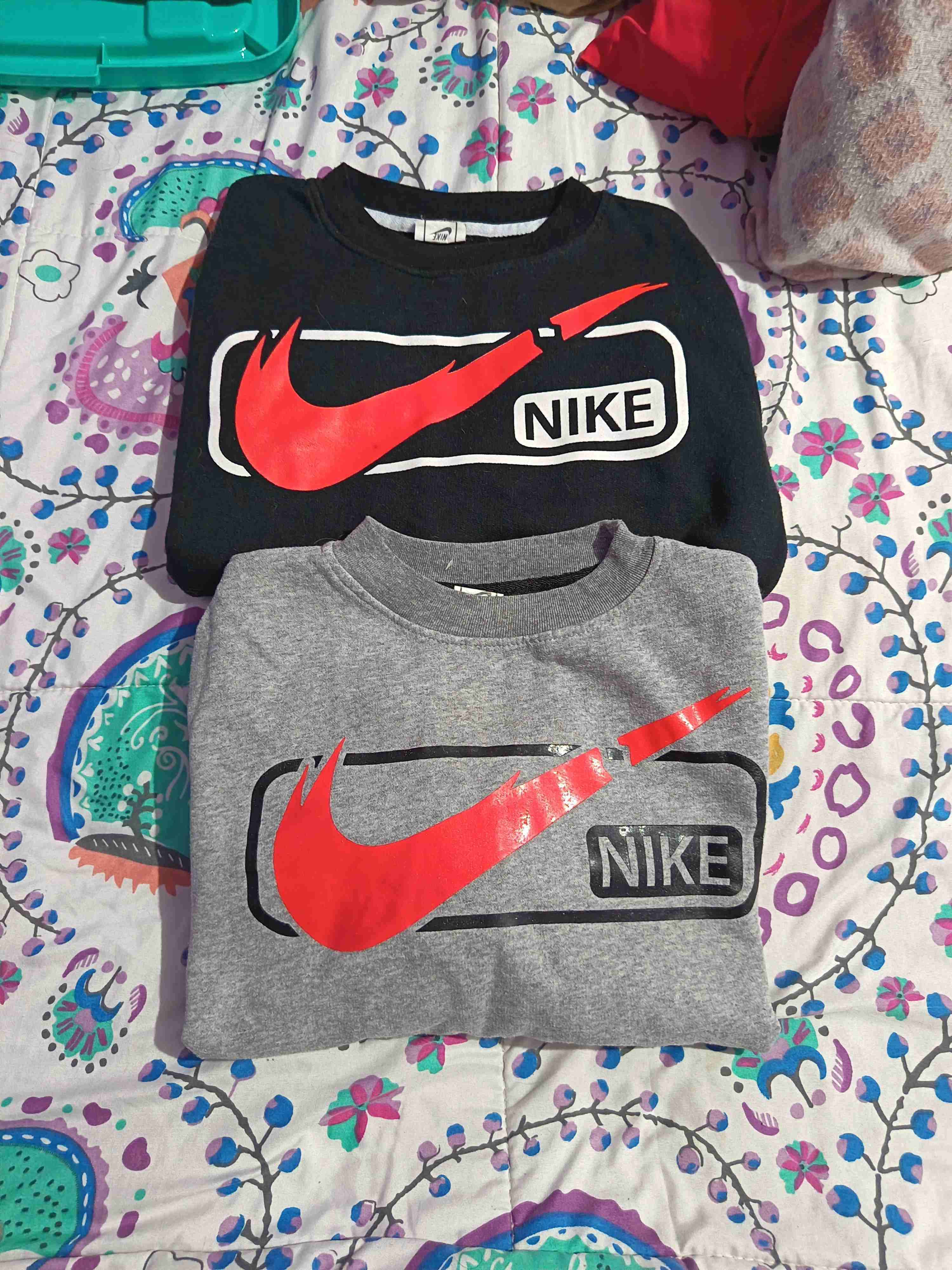 Polerones Nike negros y grises