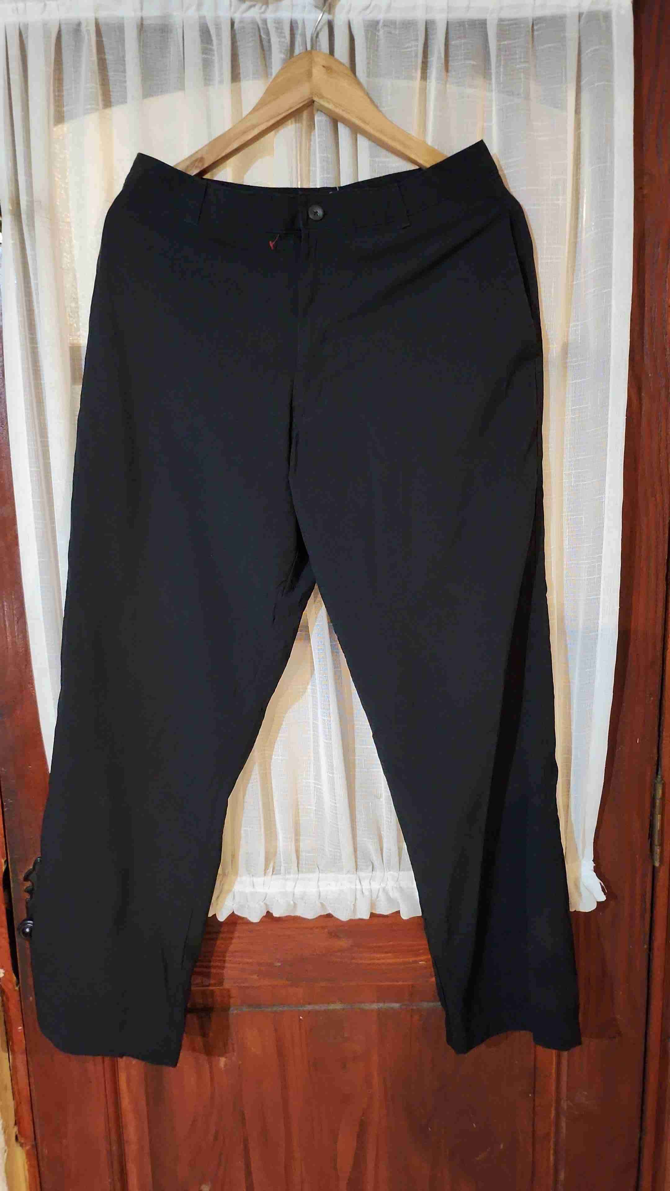 Pantalones negros clásicos